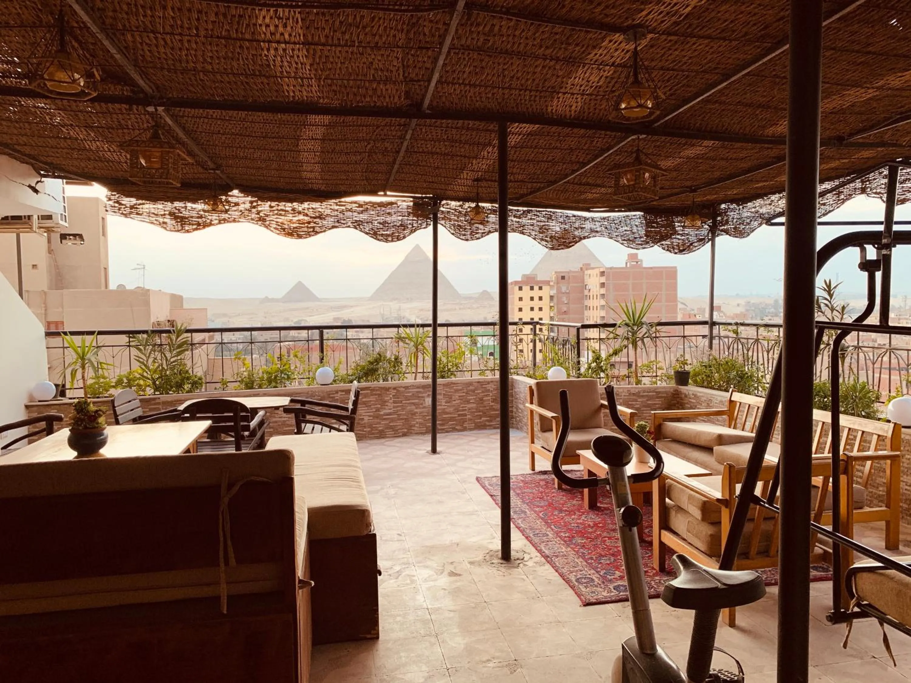 Patio in Draz pyramids view Bed & breakfast