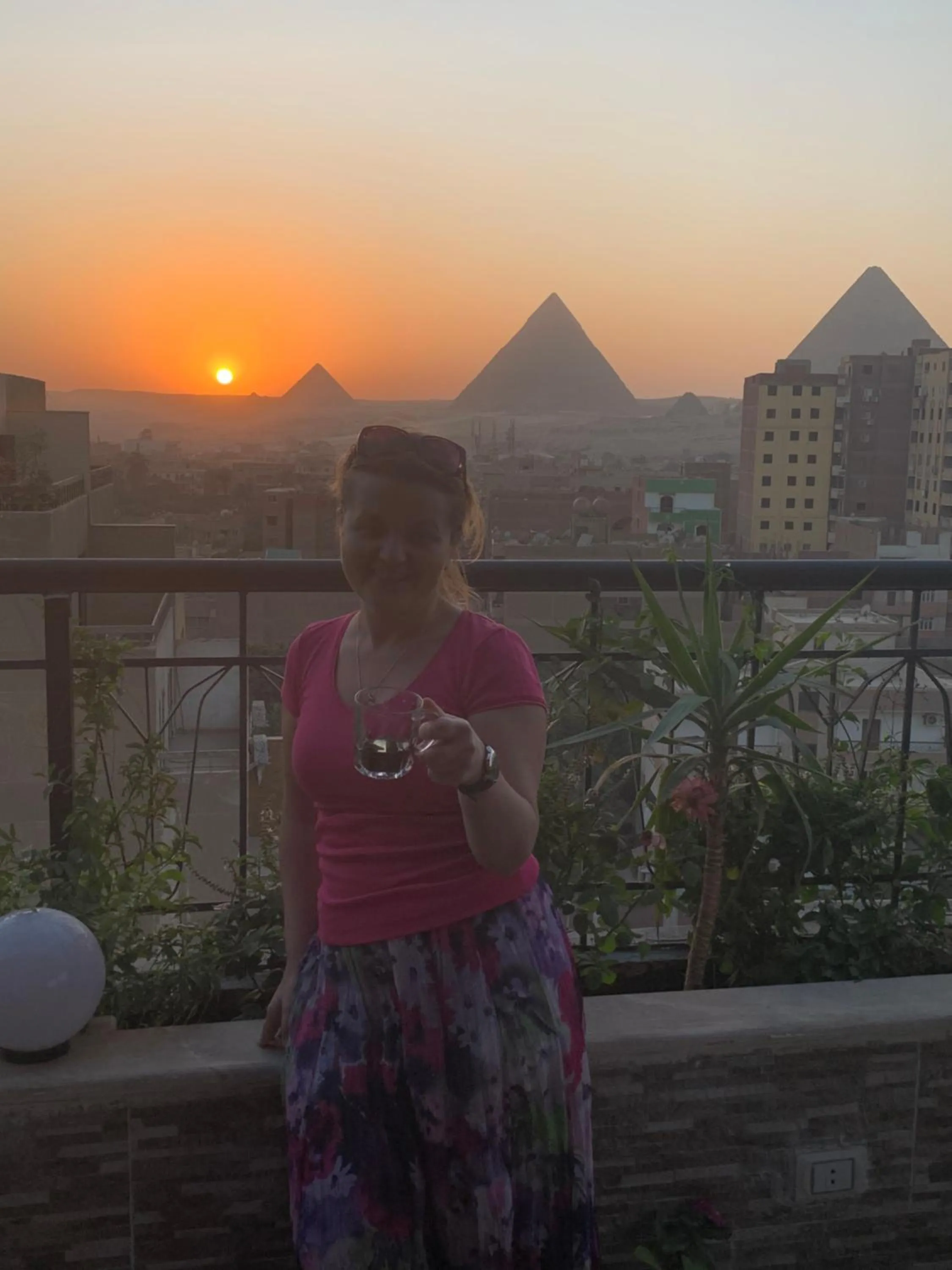 People in Draz pyramids view Bed & breakfast