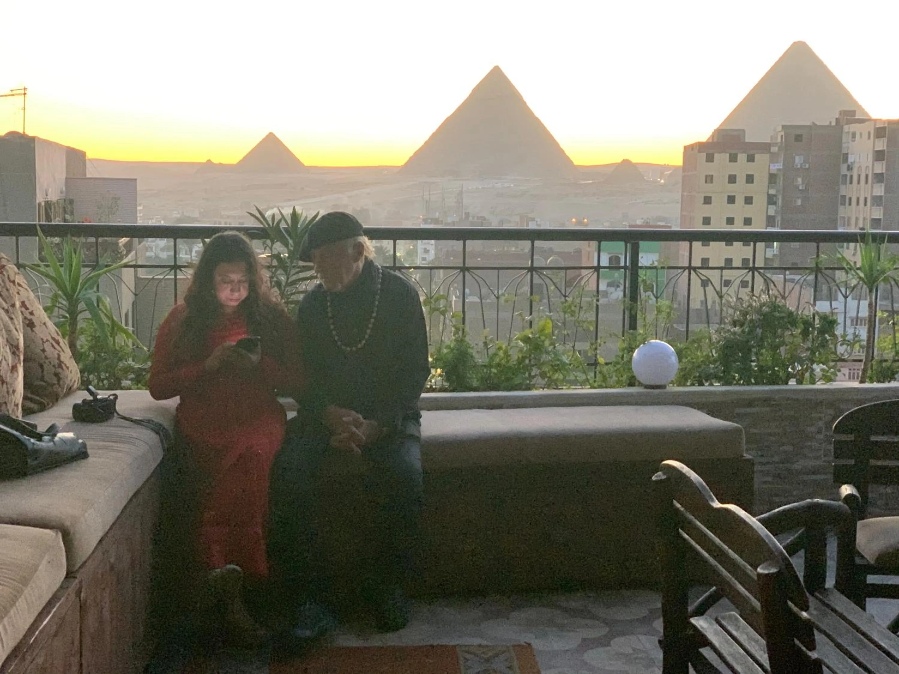 People in Draz pyramids view Bed & breakfast