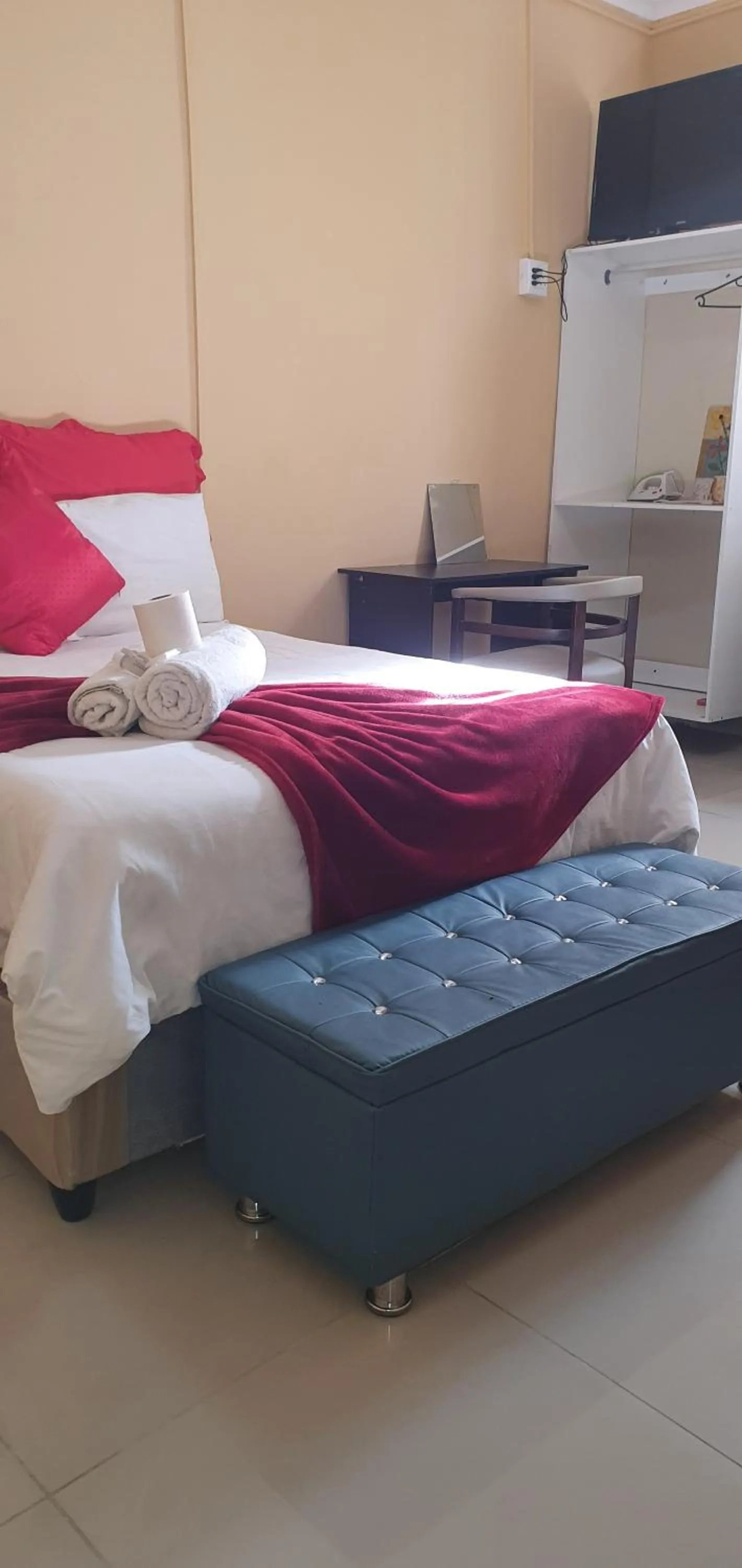 Bed in Helpful lodge