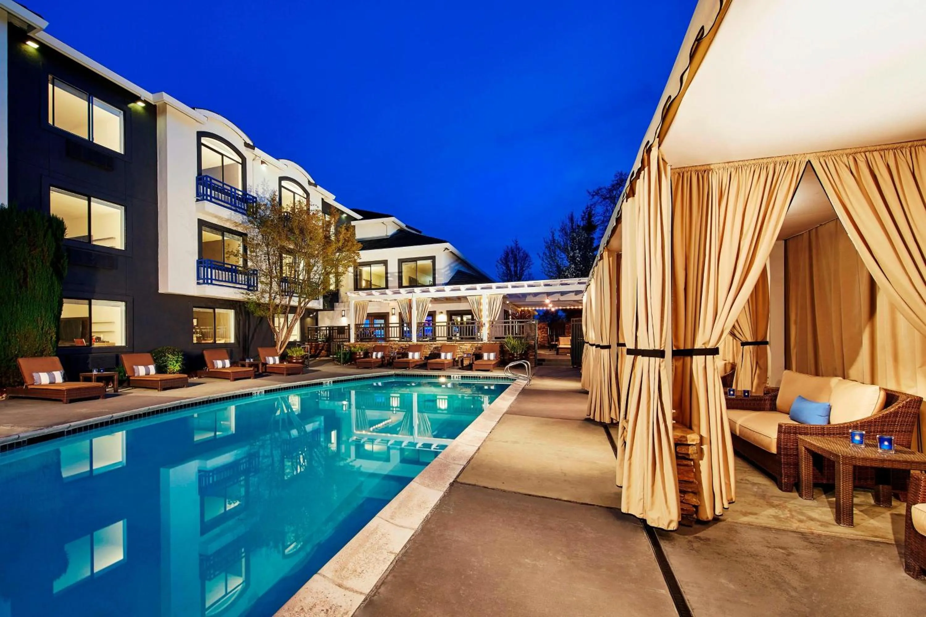 Swimming pool in Aloft San Jose Cupertino