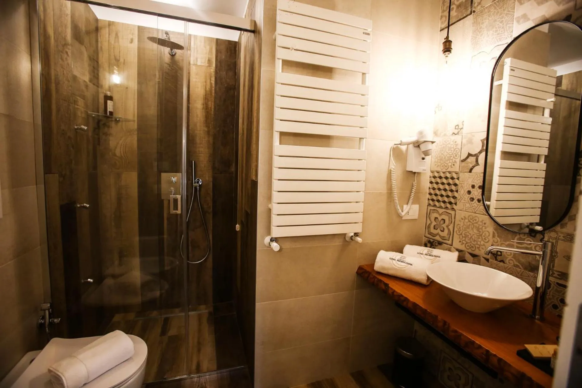 Bathroom in Luna Federiciana Luxury Room & Spa