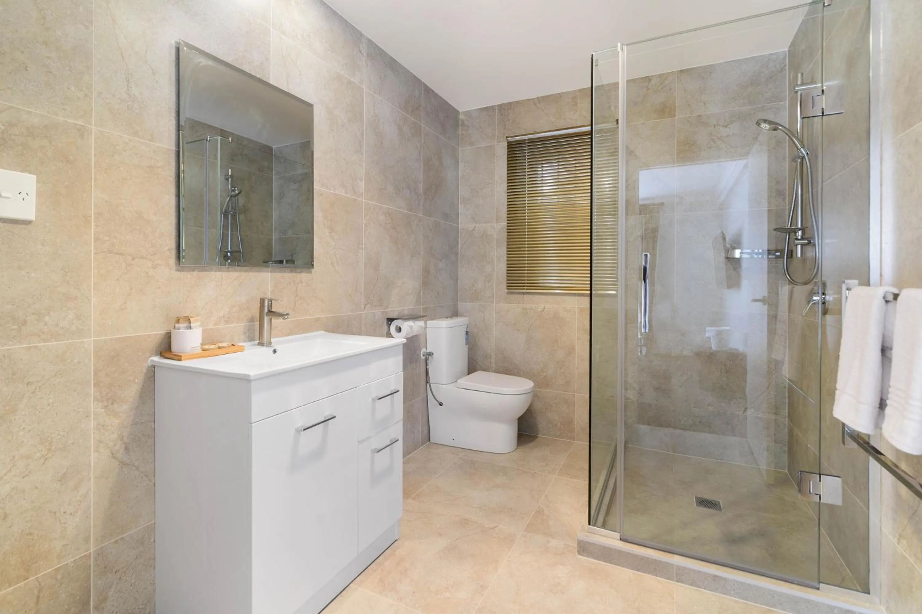 Shower in Thermal Oak Motel