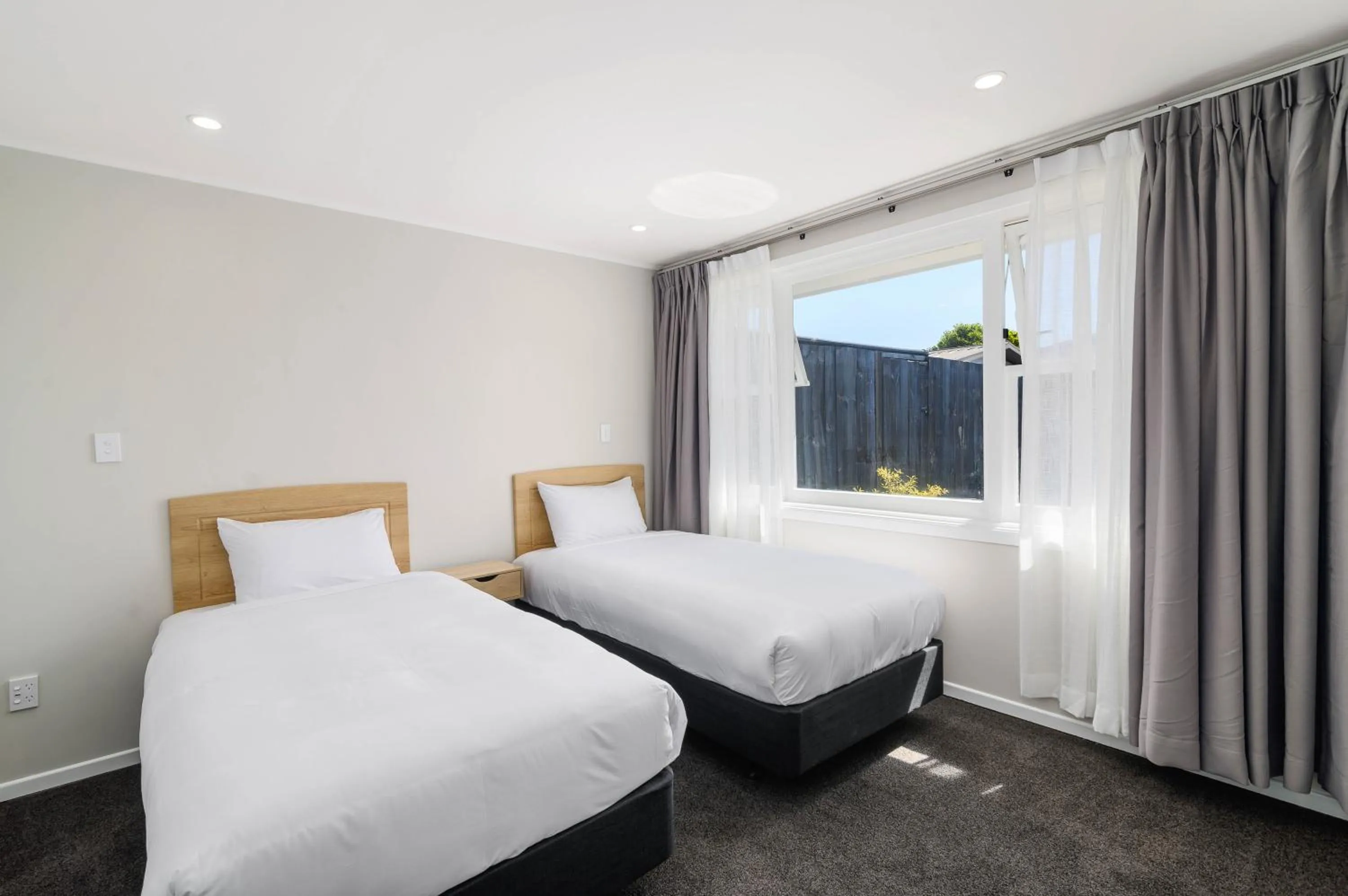 Bedroom, Bed in Thermal Oak Motel