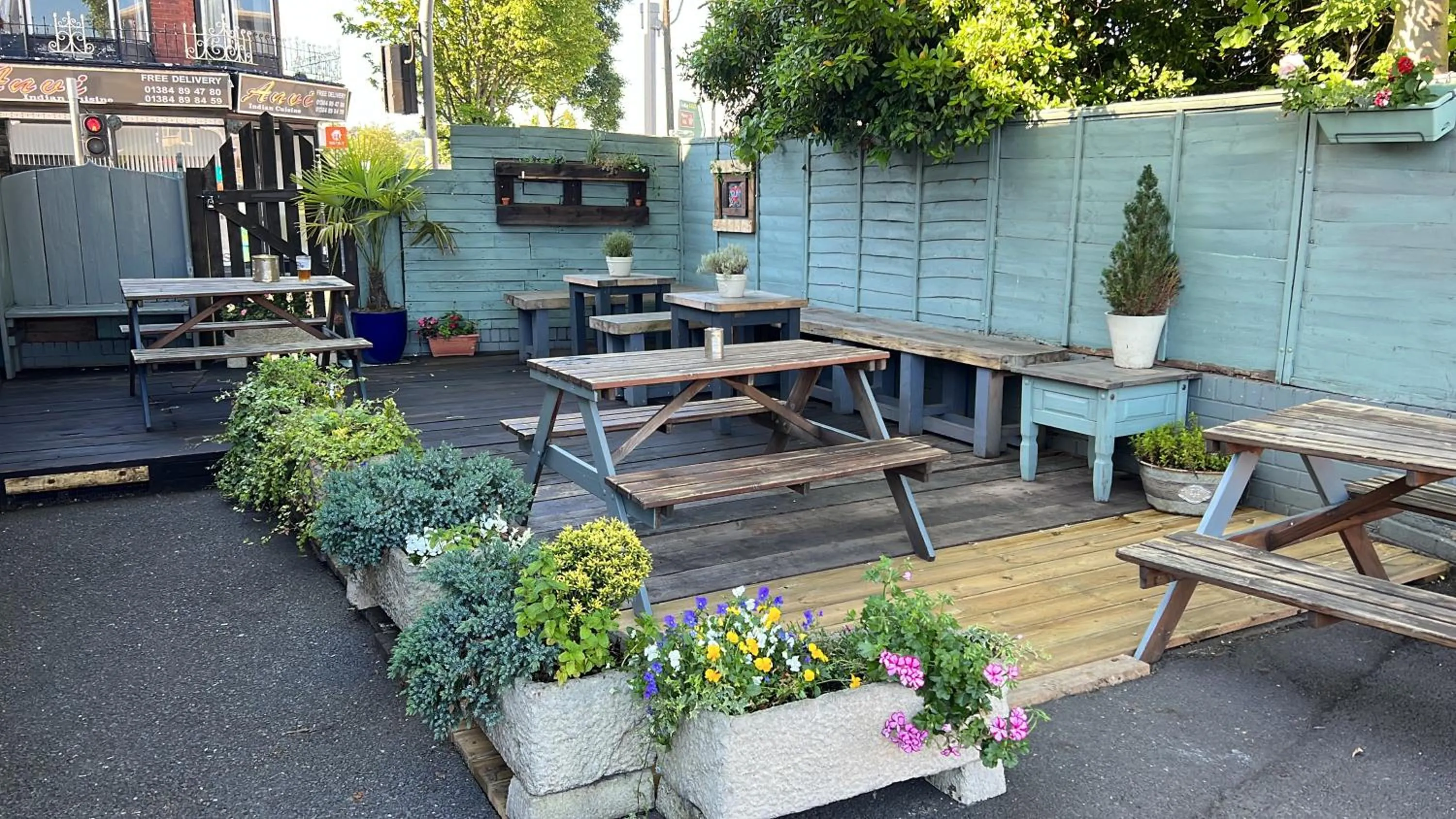Patio, BBQ Facilities in The Windsor Castle Inn