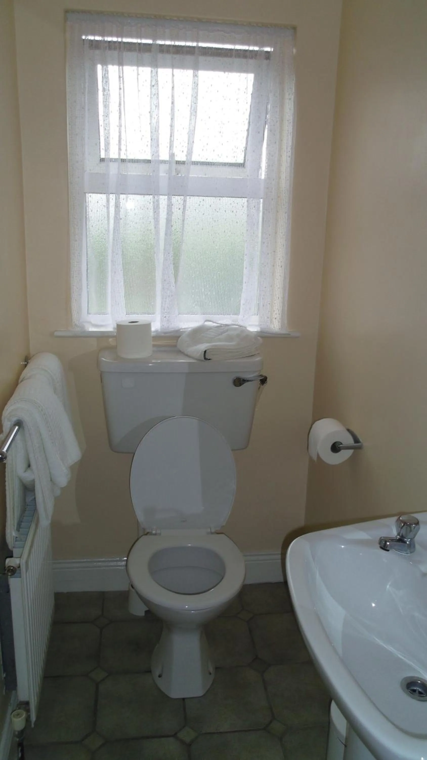 Bathroom in Cúl Draíochta B&B V23D540