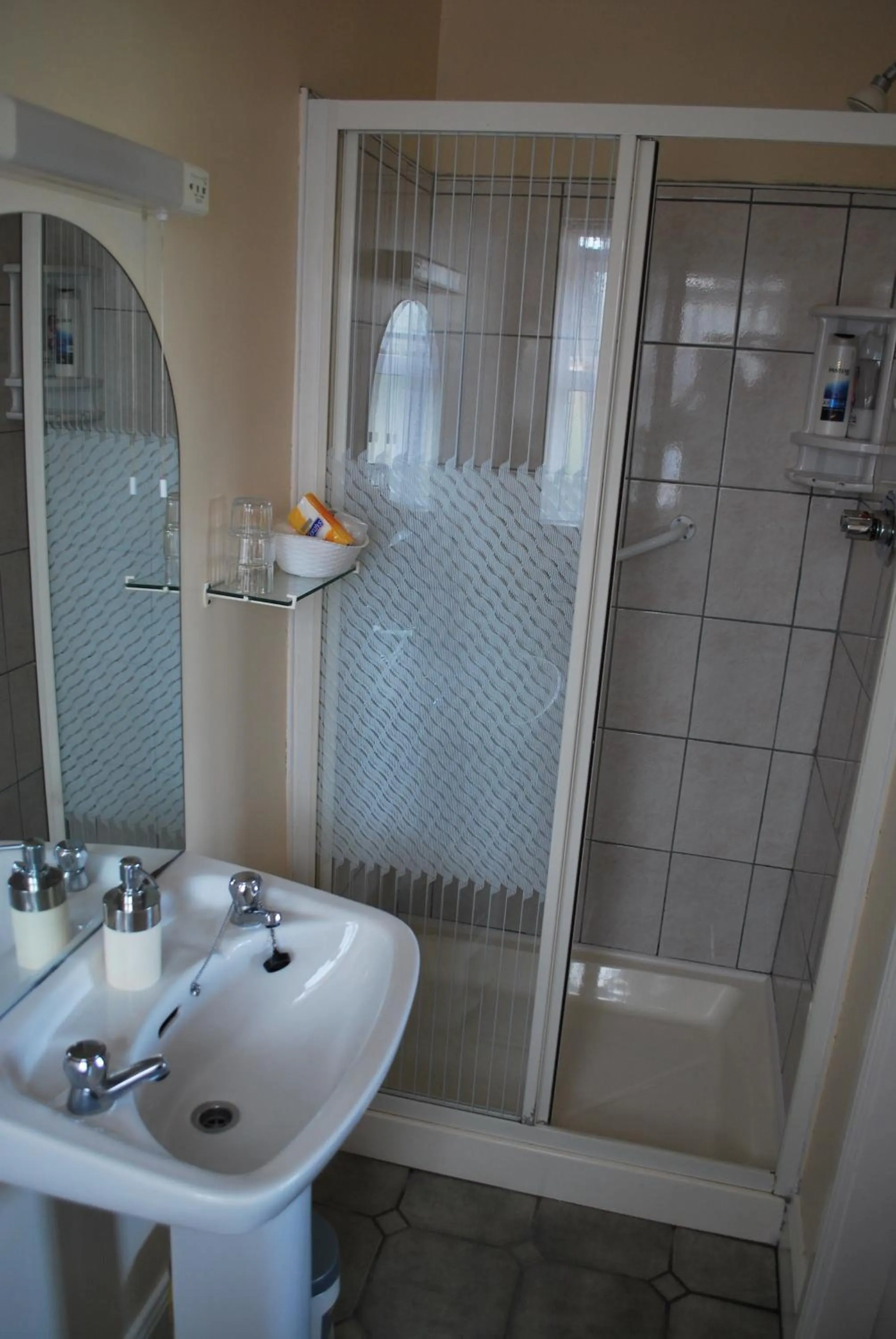 Bathroom in Cúl Draíochta B&B V23D540