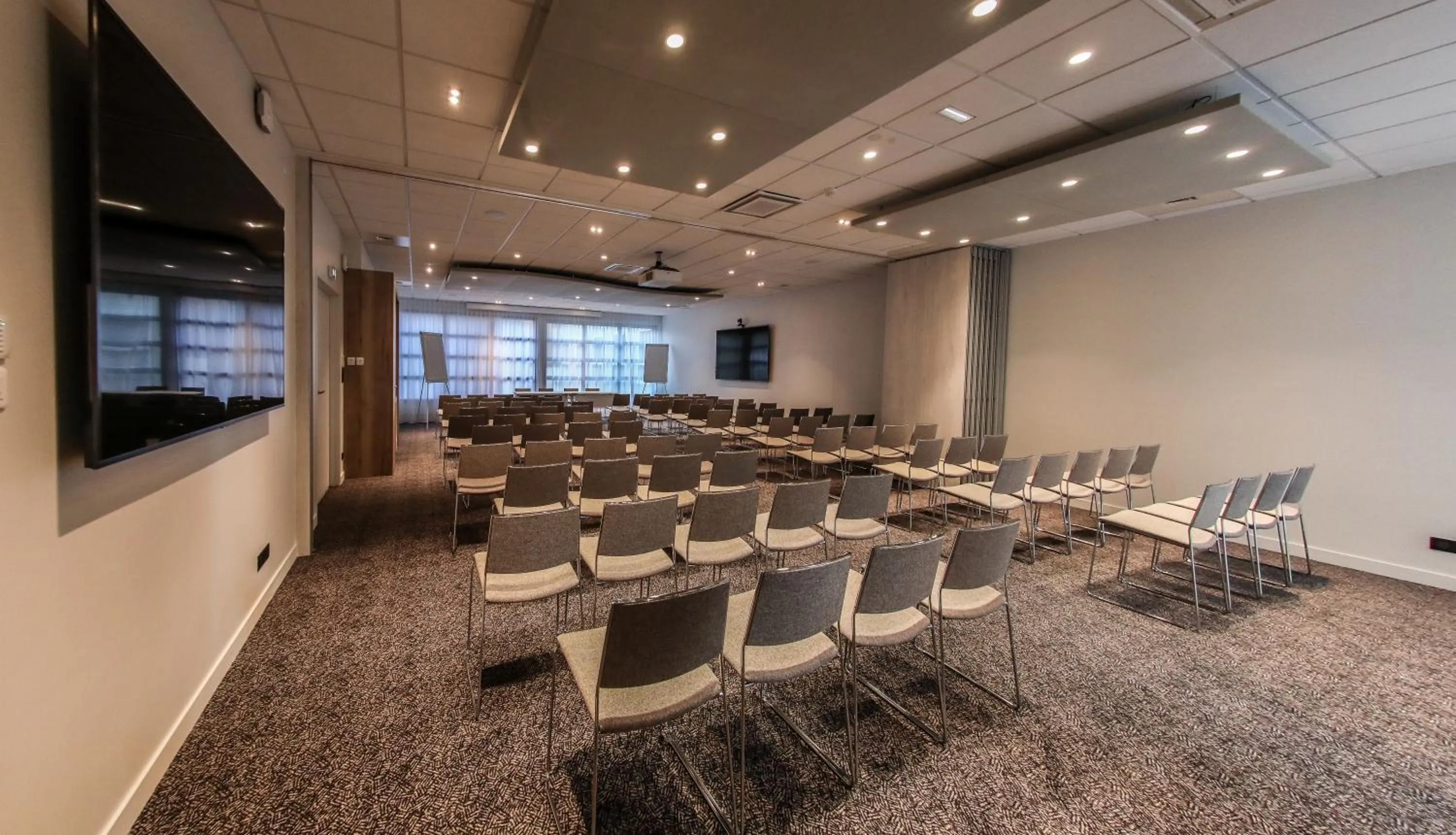 TV and multimedia in Ibis Styles Clermont-Ferrand République
