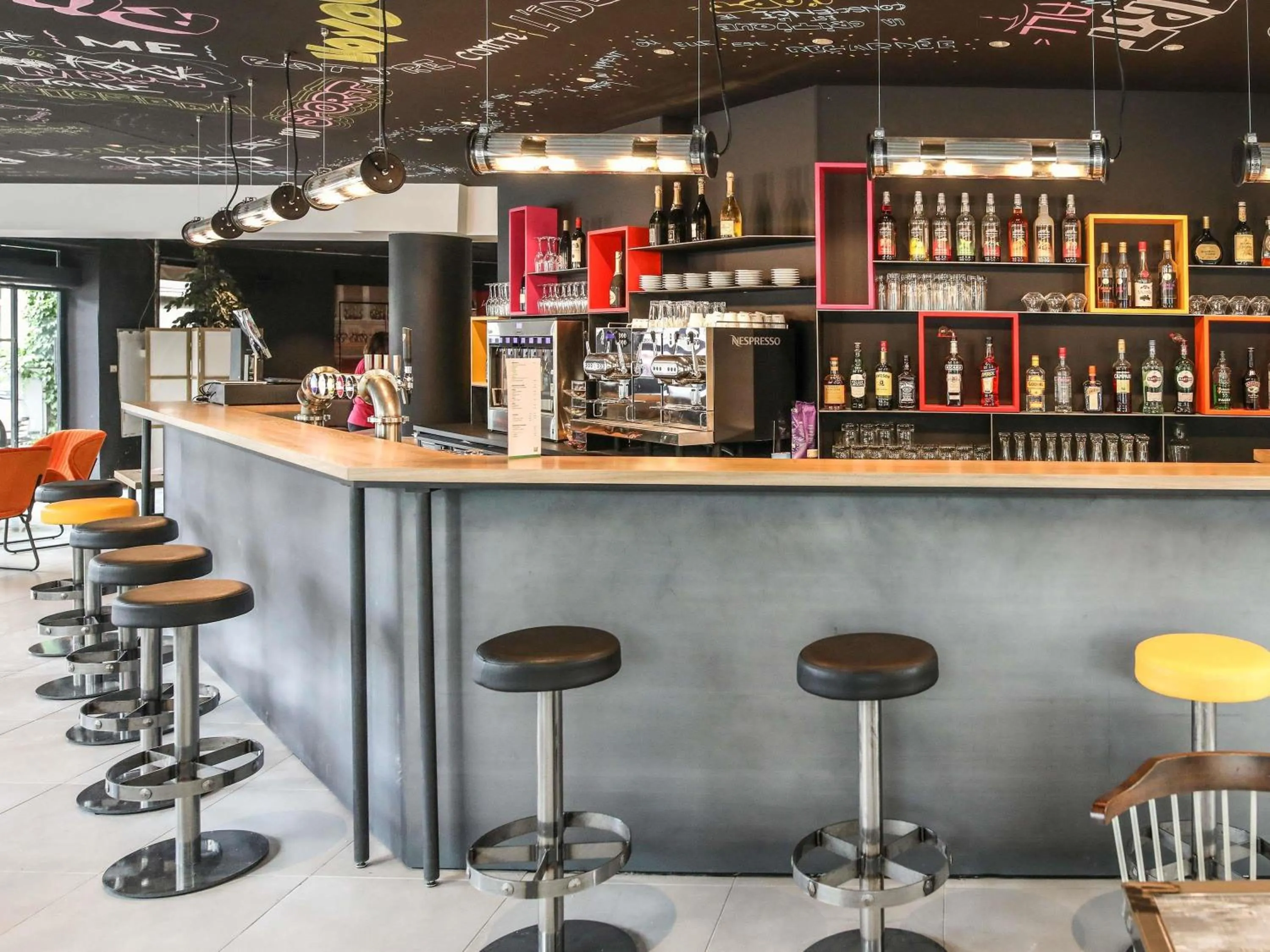 Property building in Ibis Styles Clermont-Ferrand République