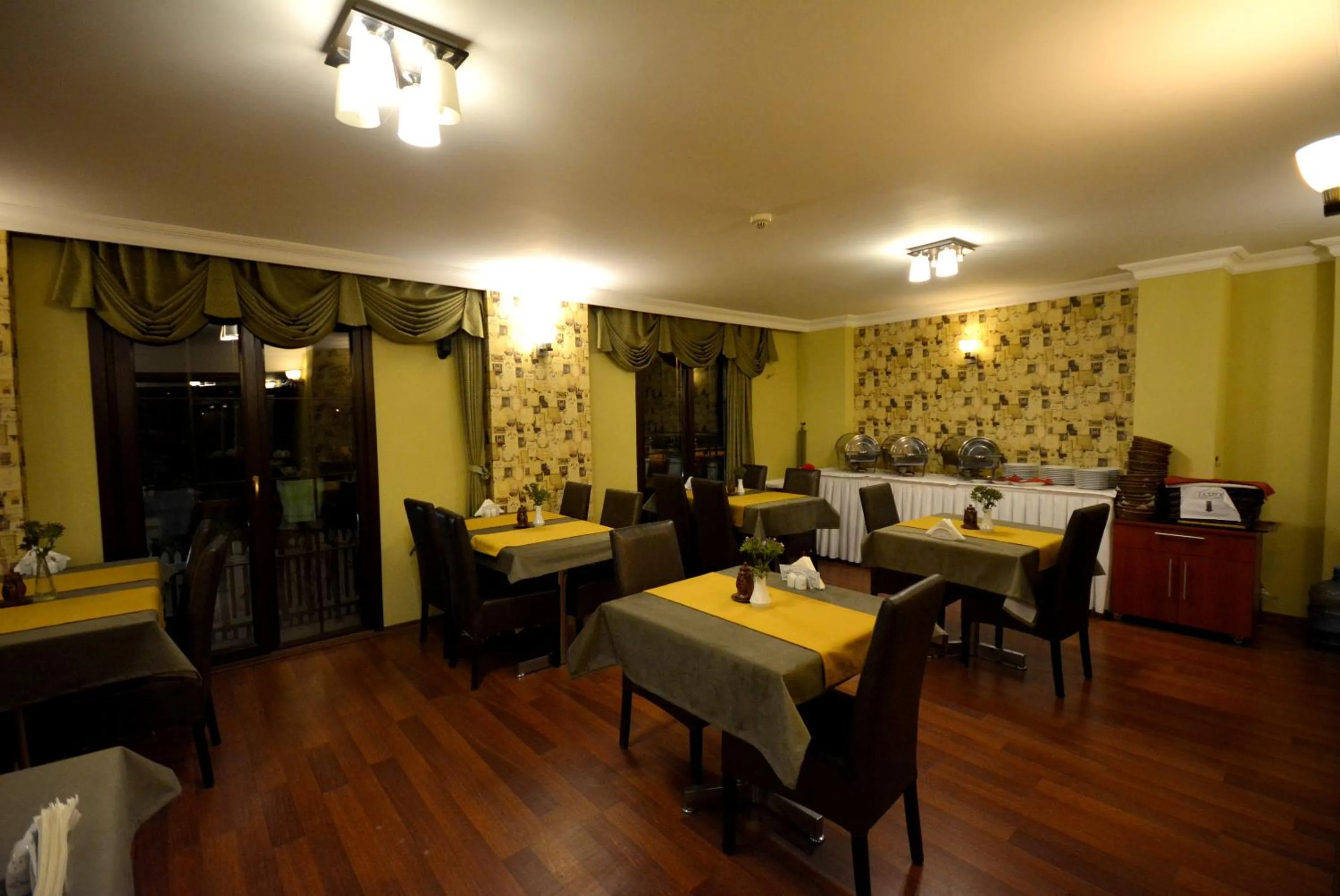 Restaurant/places to eat in Velena Hotel