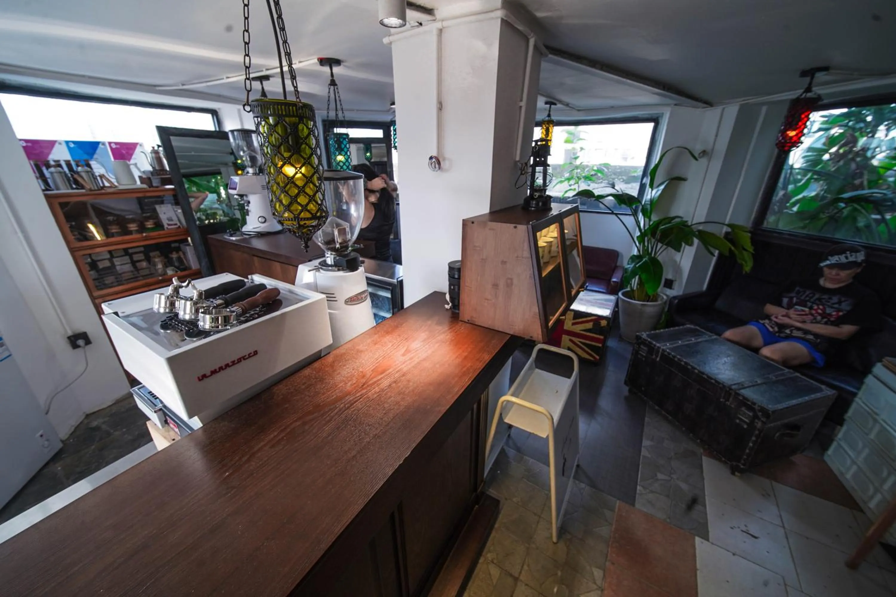 Coffee/tea facilities in Chengdu Local Tea Hostel - Short Walk To Taikooli - Chill & Social Coffee Lounge - Metro downstairs - Free Activities - Friendly English Speaking Staff - Tibet, Panda, Buddha & Snow Mountain Tours