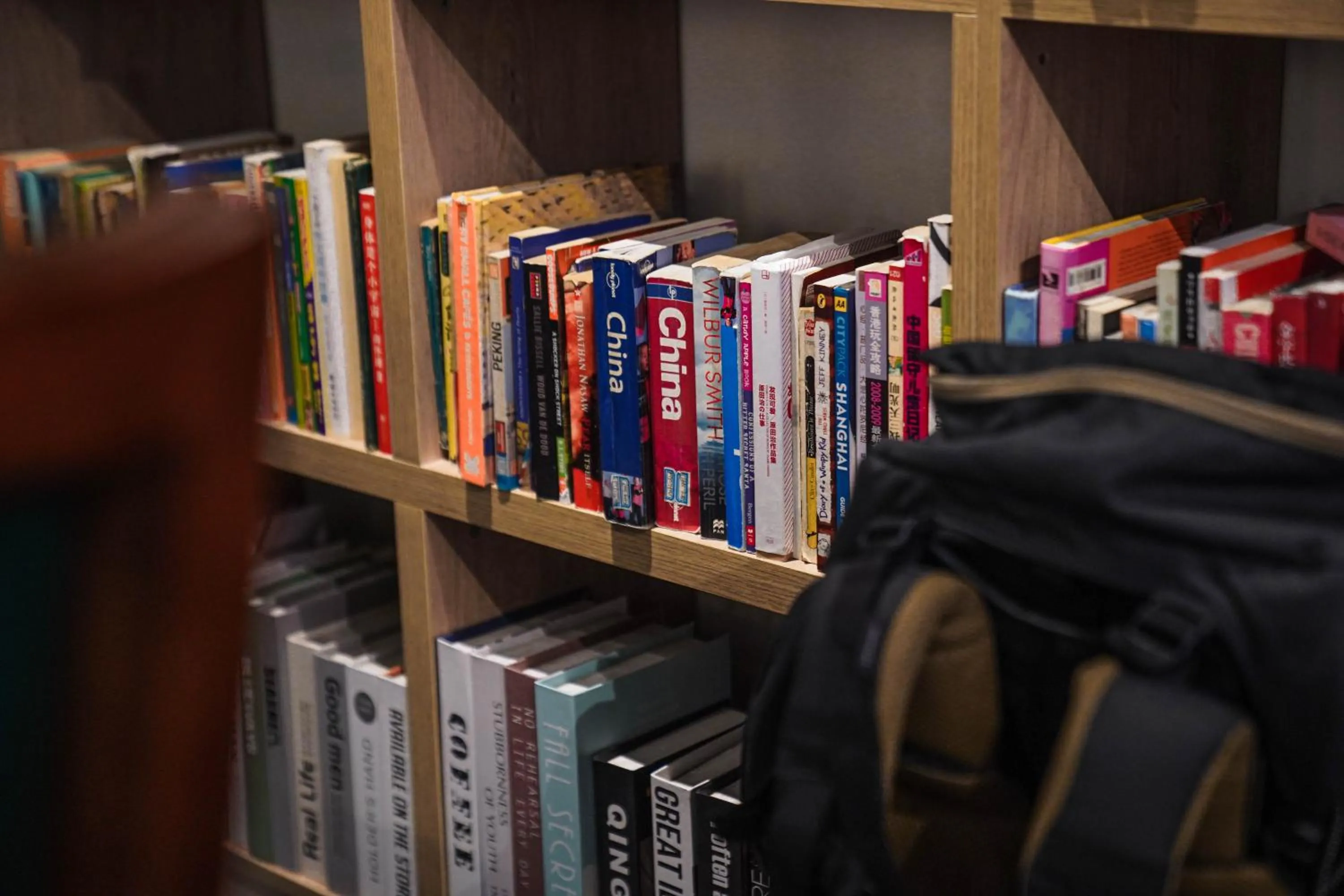 Lounge or bar in Chengdu Local Tea Hostel - Short Walk To Taikooli - Chill & Social Coffee Lounge - Metro downstairs - Free Activities - Friendly English Speaking Staff - Tibet, Panda, Buddha & Snow Mountain Tours