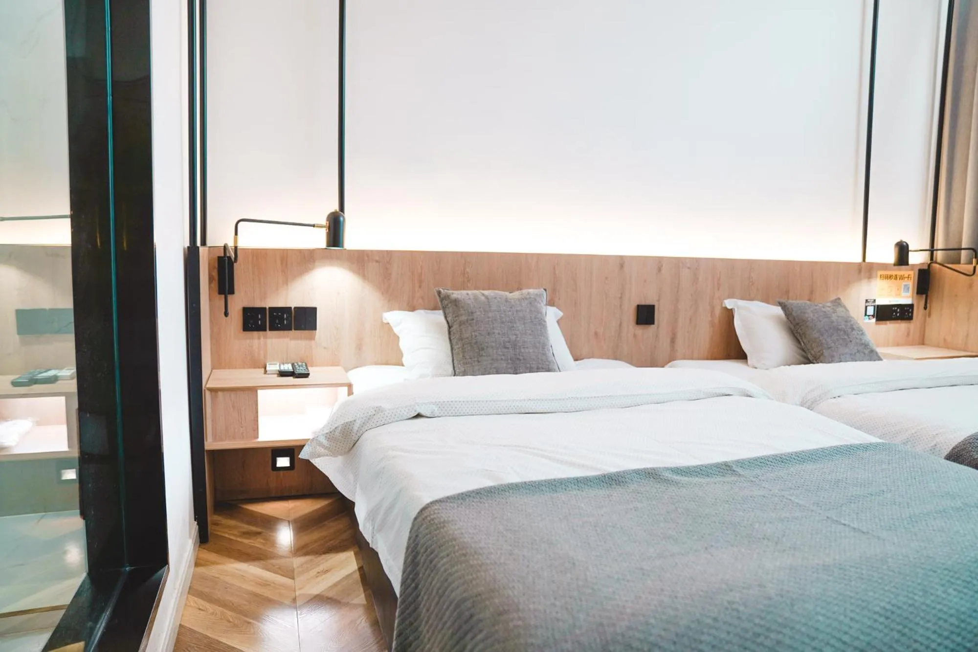 Bed in Chengdu Local Tea Hostel - Short Walk To Taikooli - Chill & Social Coffee Lounge - Metro downstairs - Free Activities - Friendly English Speaking Staff - Tibet, Panda, Buddha & Snow Mountain Tours