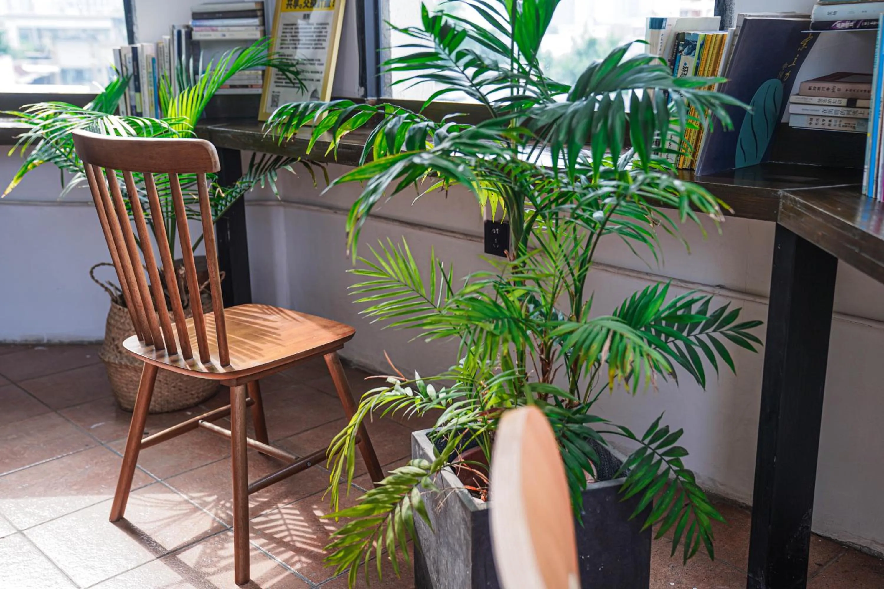 Coffee/tea facilities in Chengdu Local Tea Hostel - Short Walk To Taikooli - Chill & Social Coffee Lounge - Metro downstairs - Free Activities - Friendly English Speaking Staff - Tibet, Panda, Buddha & Snow Mountain Tours