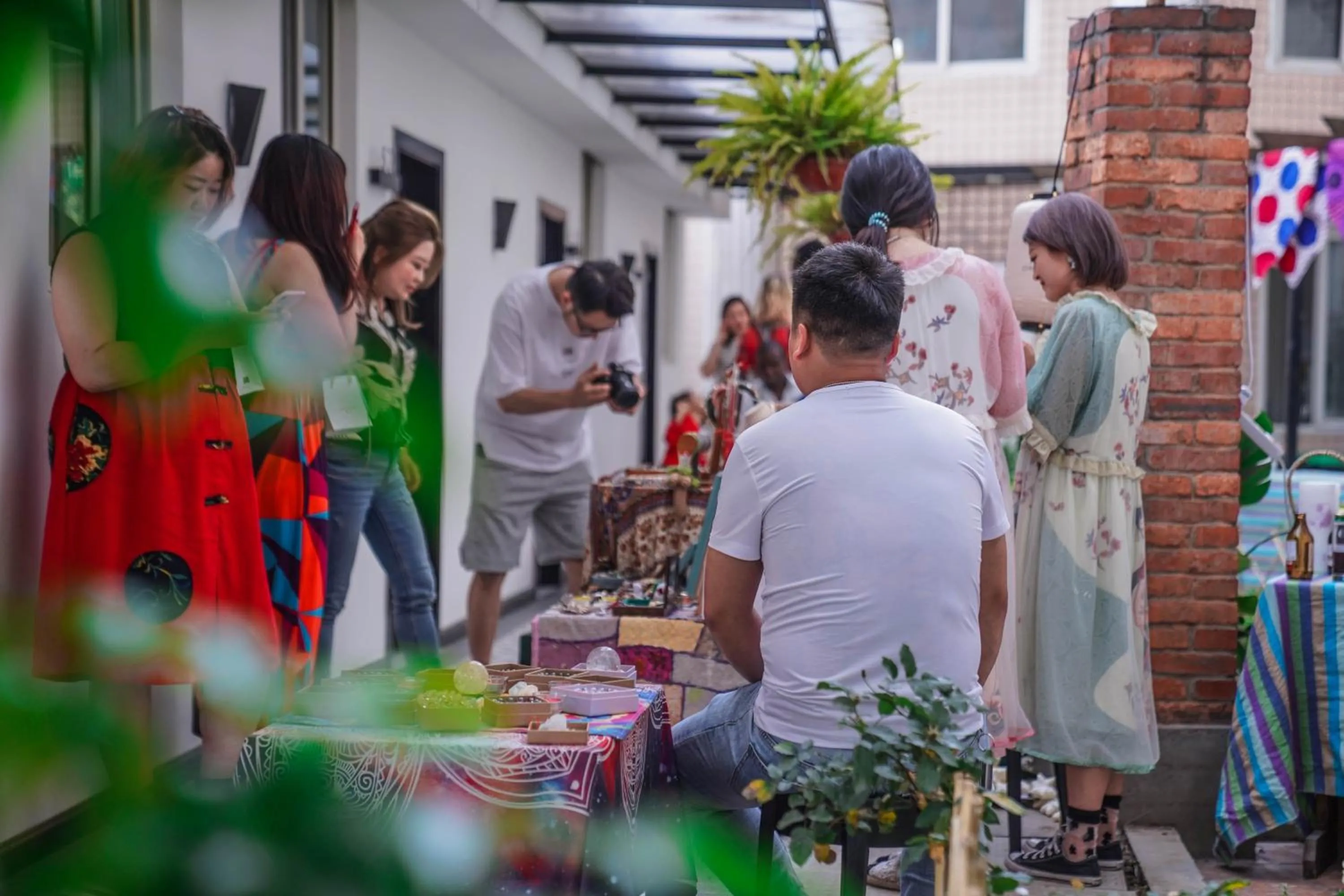 Garden in Chengdu Local Tea Hostel - Short Walk To Taikooli - Chill & Social Coffee Lounge - Metro downstairs - Free Activities - Friendly English Speaking Staff - Tibet, Panda, Buddha & Snow Mountain Tours