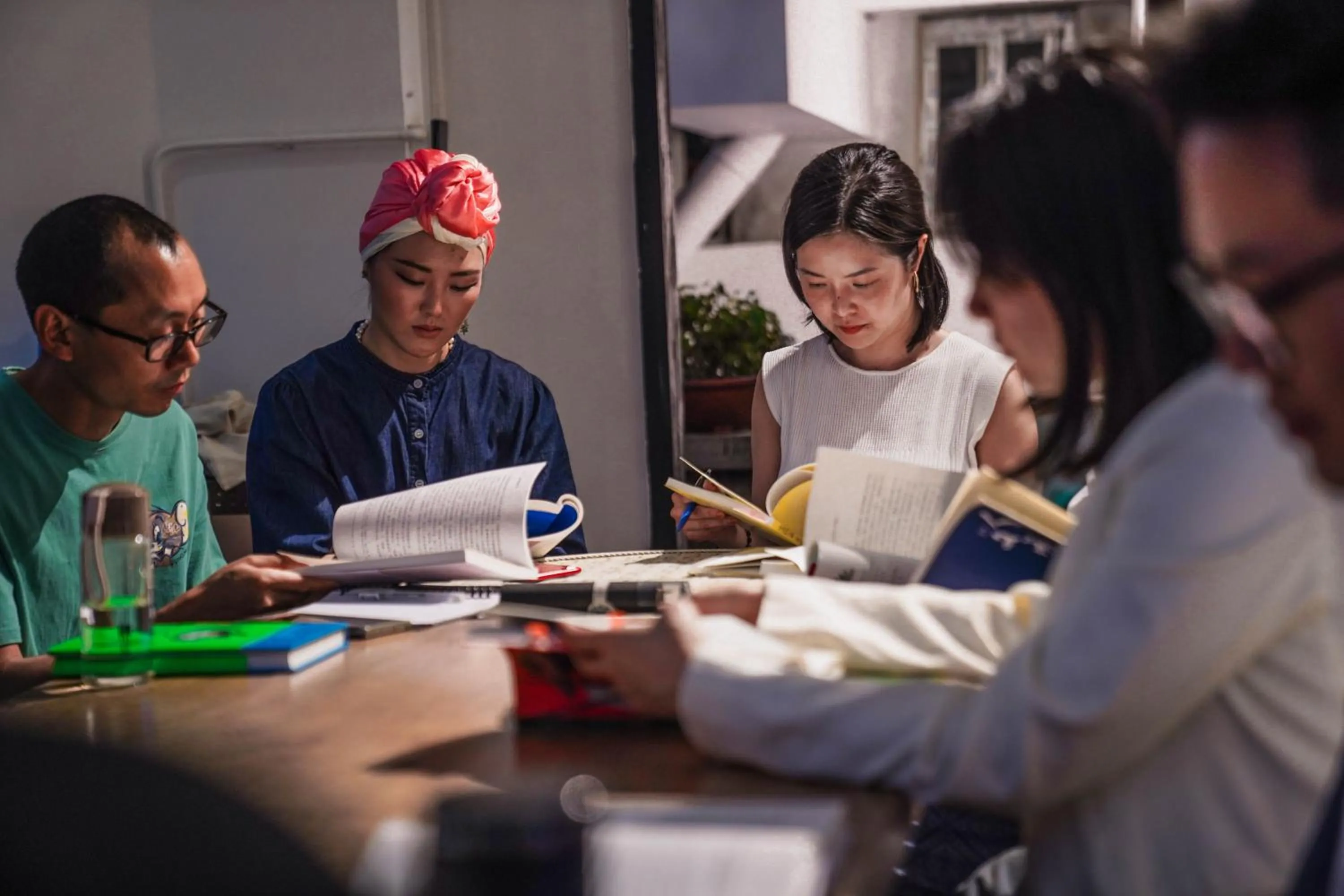 Seating area in Chengdu Local Tea Hostel - Short Walk To Taikooli - Chill & Social Coffee Lounge - Metro downstairs - Free Activities - Friendly English Speaking Staff - Tibet, Panda, Buddha & Snow Mountain Tours