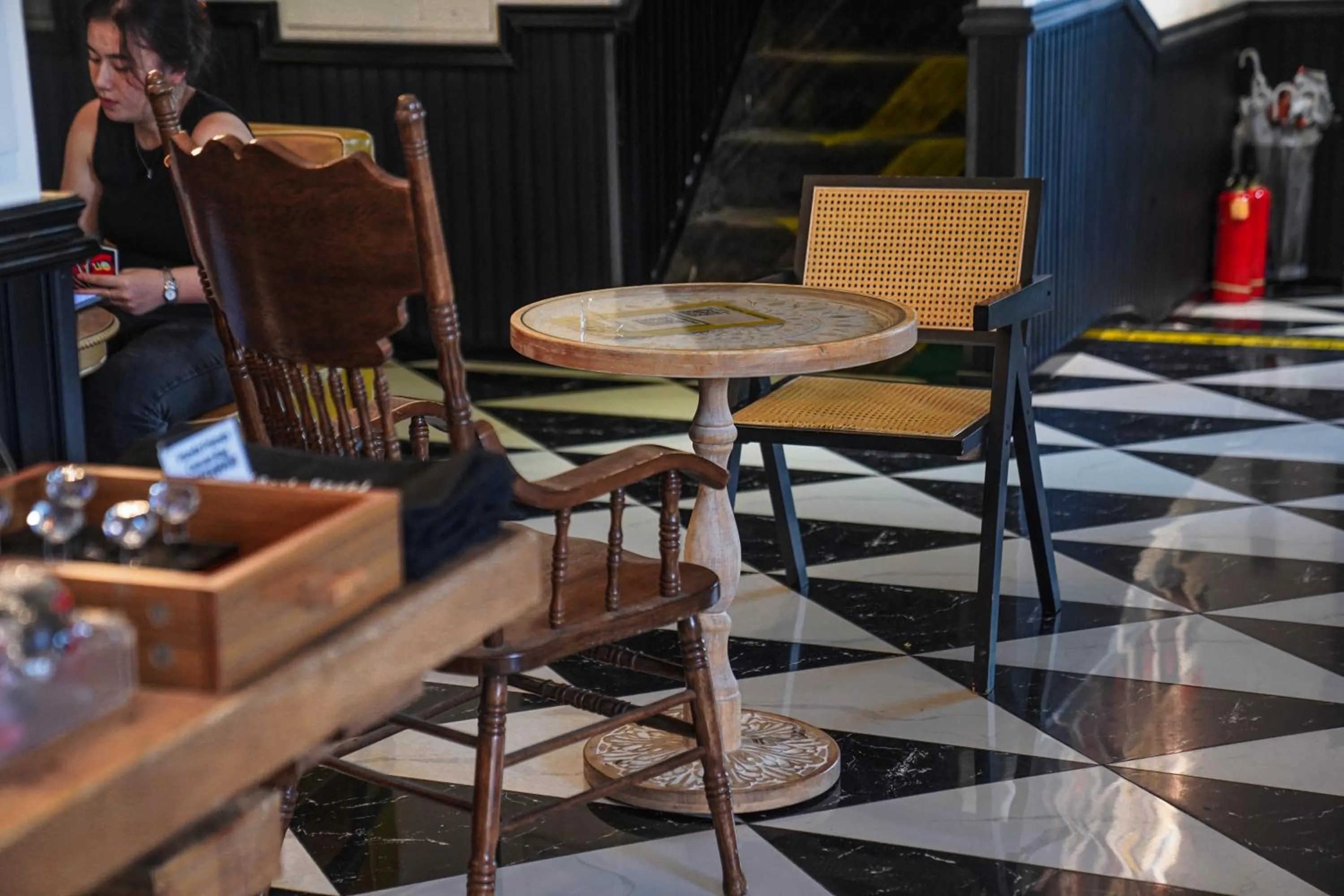 Lounge or bar in Chengdu Local Tea Hostel - Short Walk To Taikooli - Chill & Social Coffee Lounge - Metro downstairs - Free Activities - Friendly English Speaking Staff - Tibet, Panda, Buddha & Snow Mountain Tours