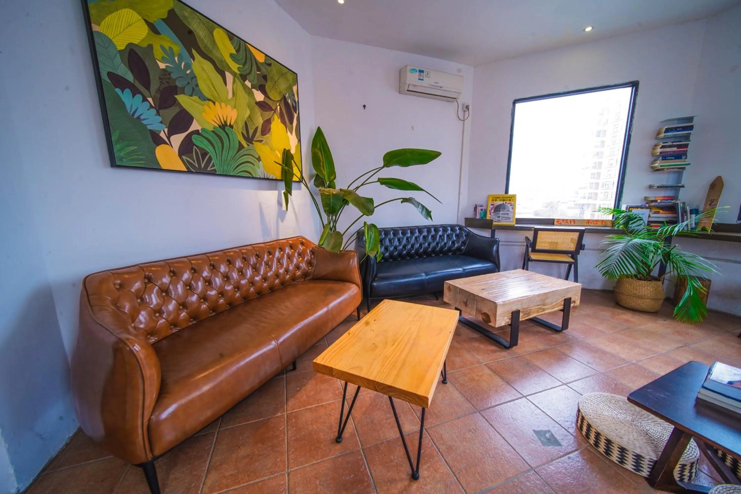 Lounge or bar in Chengdu Local Tea Hostel - Short Walk To Taikooli - Chill & Social Coffee Lounge - Metro downstairs - Free Activities - Friendly English Speaking Staff - Tibet, Panda, Buddha & Snow Mountain Tours