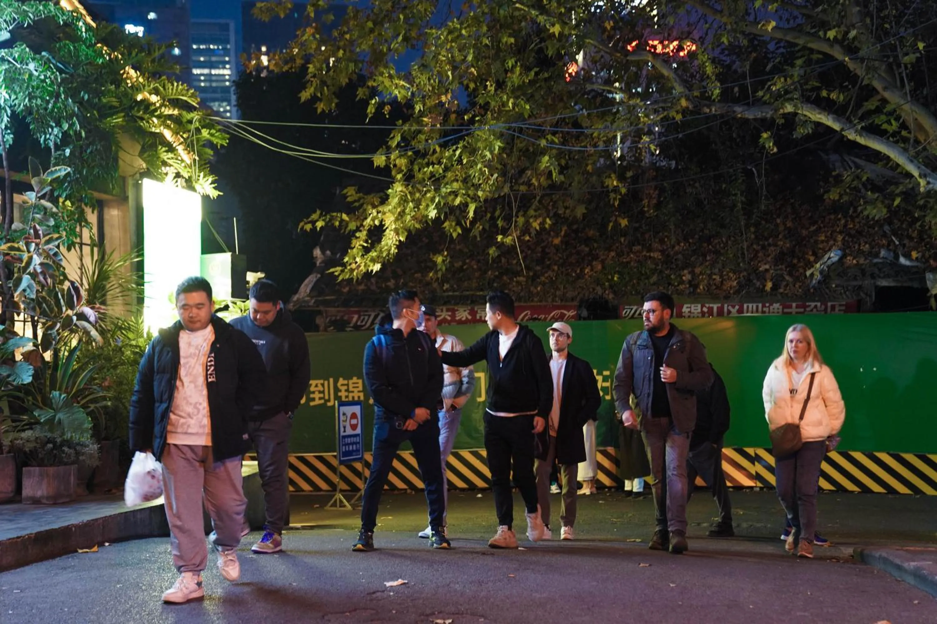 Activities in Chengdu Local Tea Hostel - Short Walk To Taikooli - Chill & Social Coffee Lounge - Metro downstairs - Free Activities - Friendly English Speaking Staff - Tibet, Panda, Buddha & Snow Mountain Tours