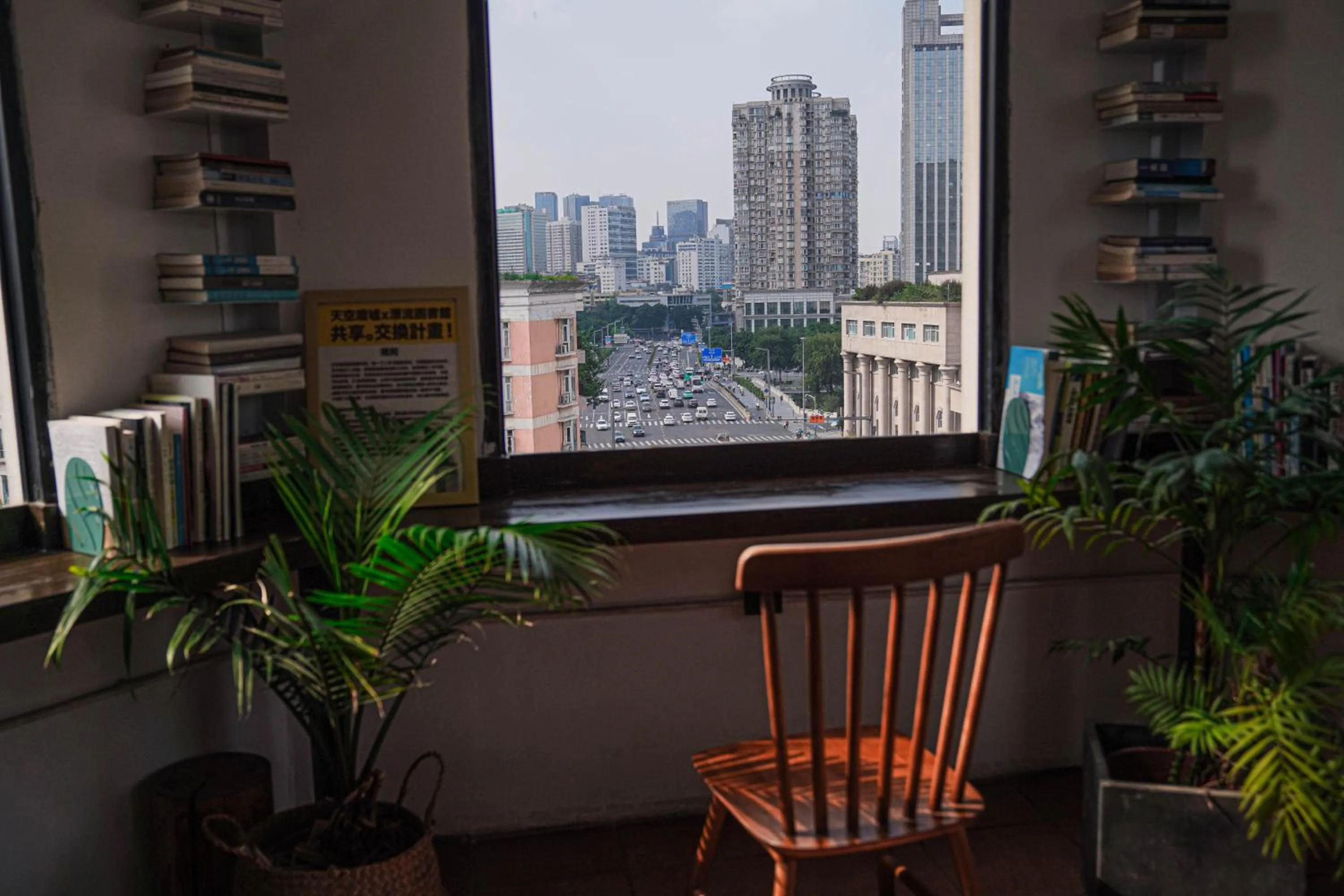 Lounge or bar in Chengdu Local Tea Hostel - Short Walk To Taikooli - Chill & Social Coffee Lounge - Metro downstairs - Free Activities - Friendly English Speaking Staff - Tibet, Panda, Buddha & Snow Mountain Tours