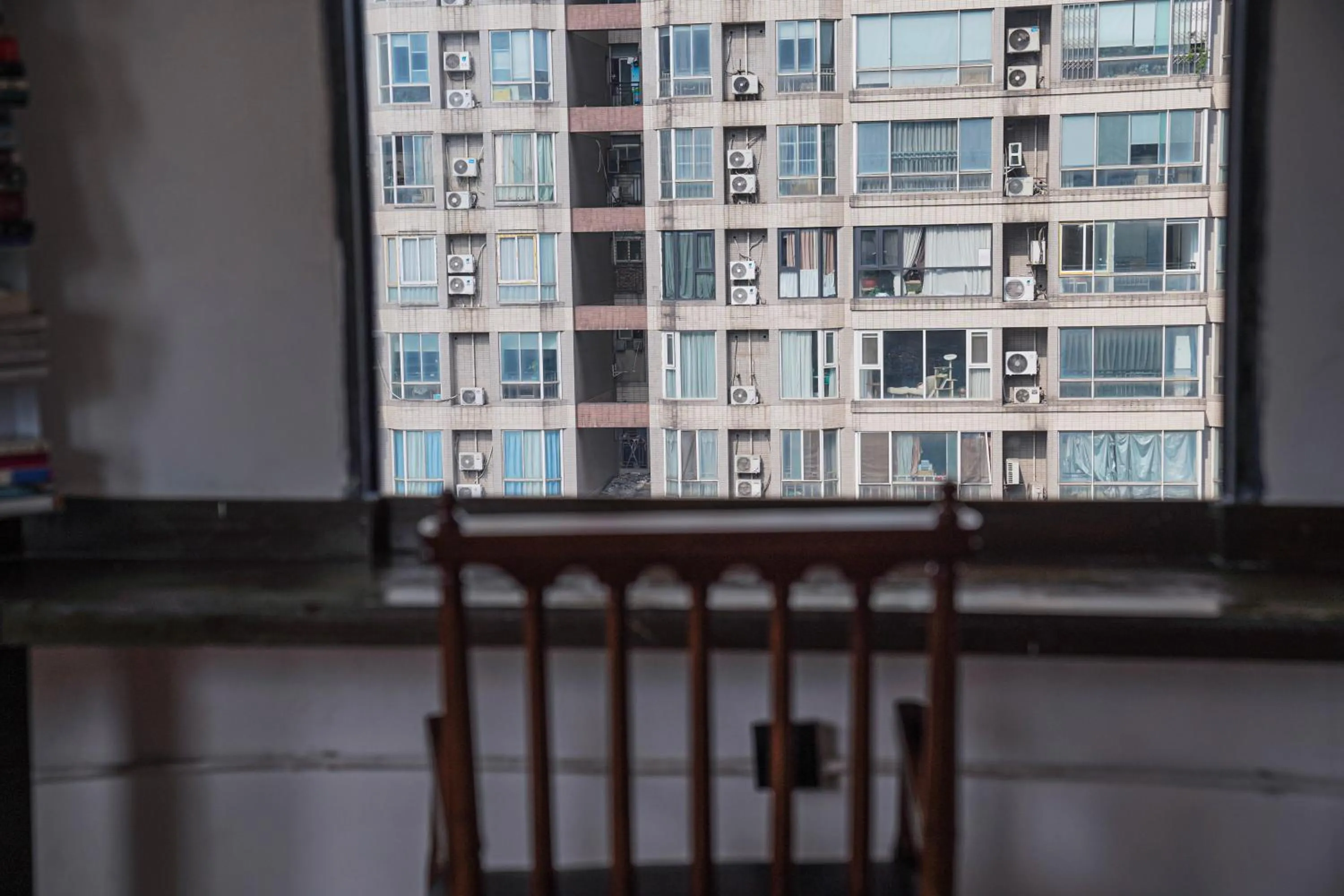 Lounge or bar in Chengdu Local Tea Hostel - Short Walk To Taikooli - Chill & Social Coffee Lounge - Metro downstairs - Free Activities - Friendly English Speaking Staff - Tibet, Panda, Buddha & Snow Mountain Tours