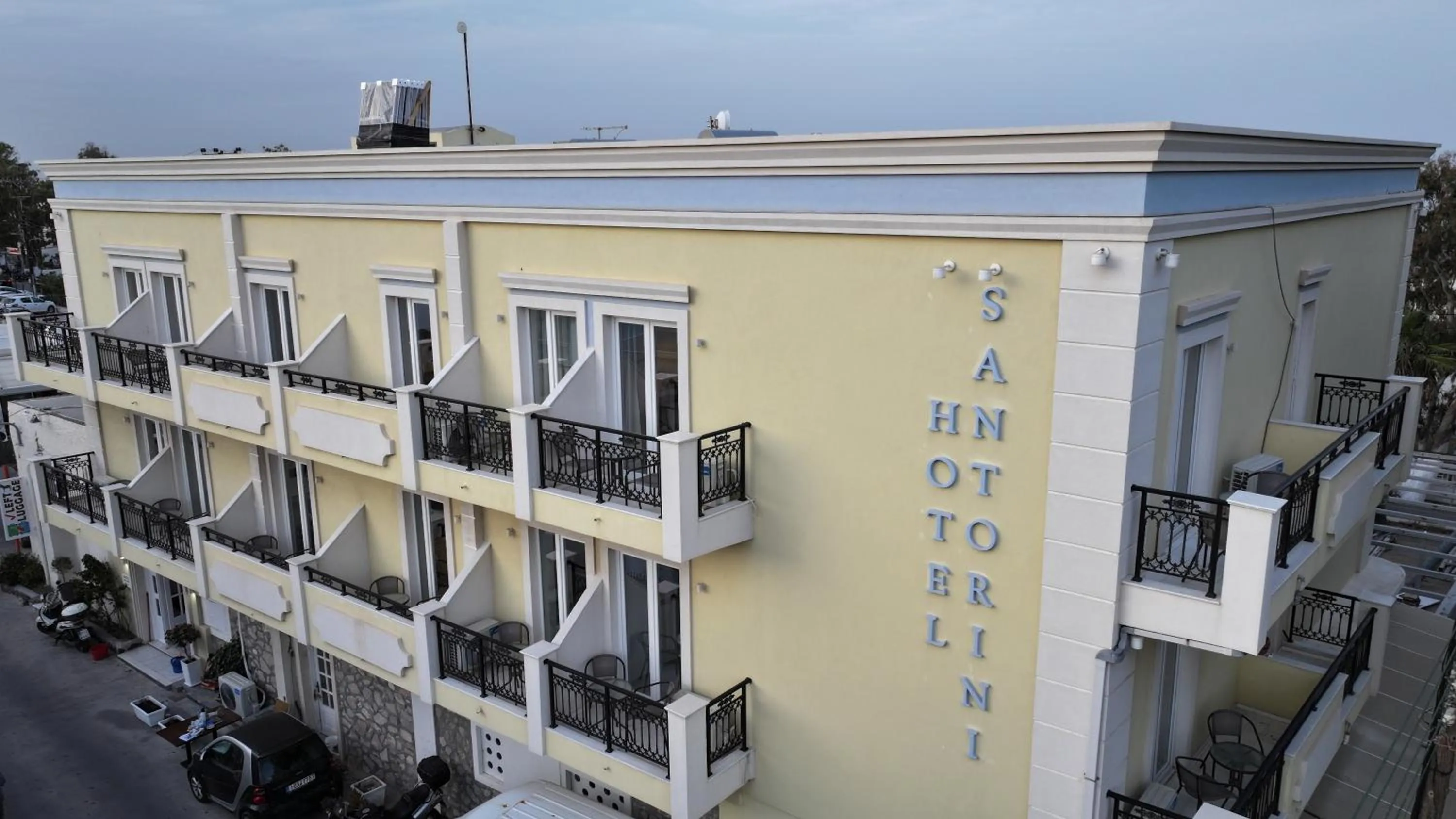 Facade/entrance in Hotel Santorini