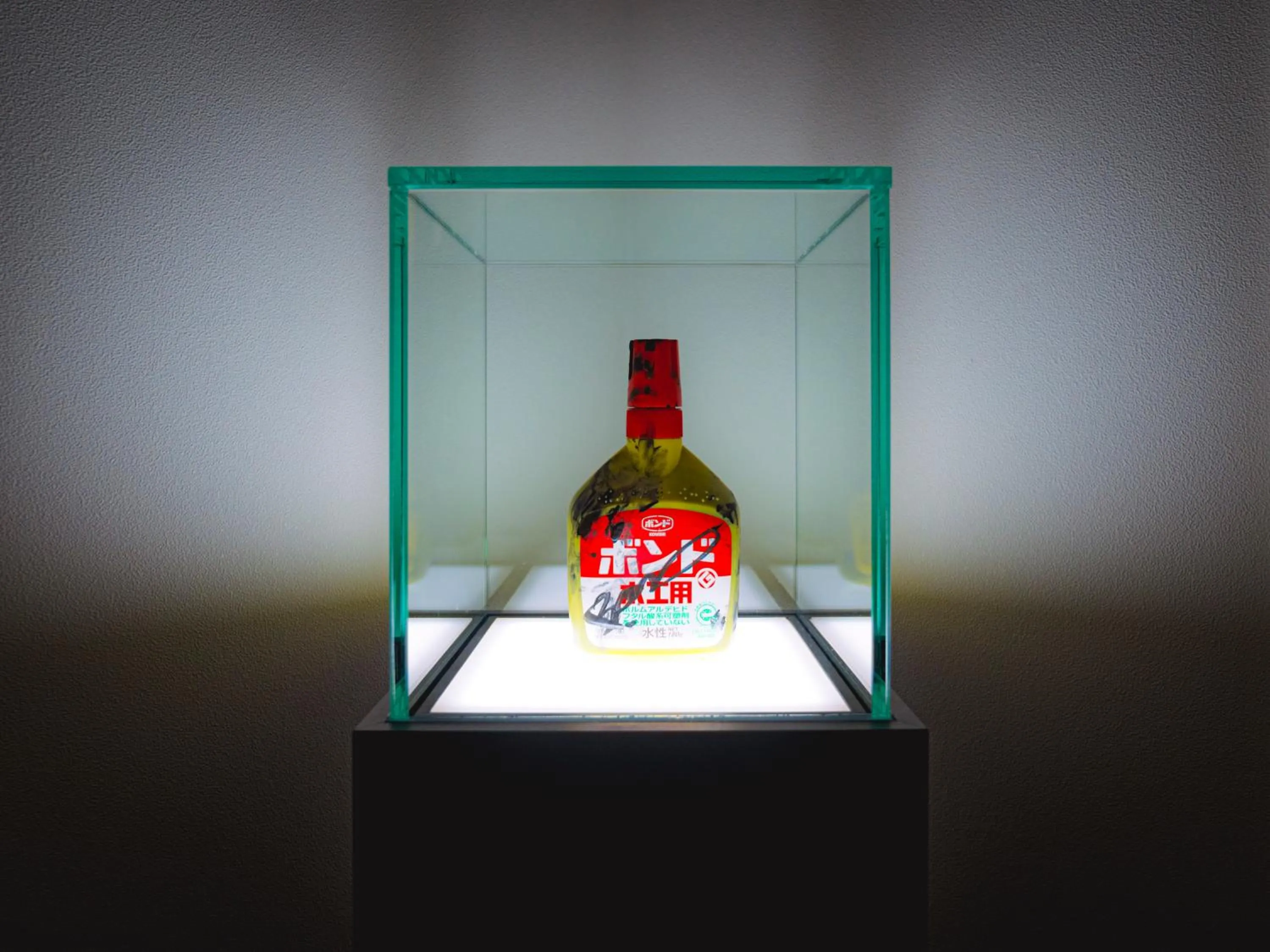 Decorative detail in Bond Base