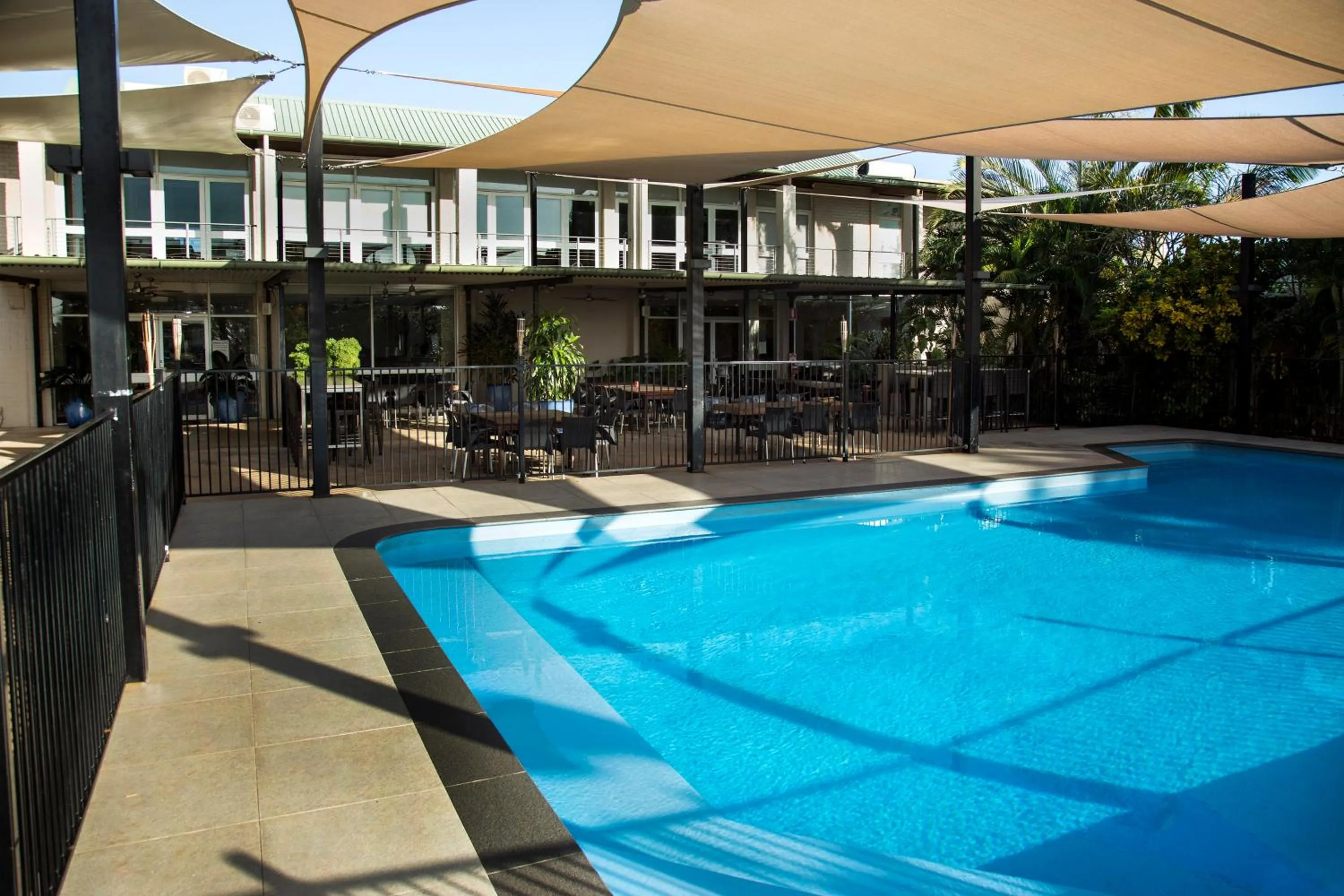 Swimming pool in Walkabout Lodge