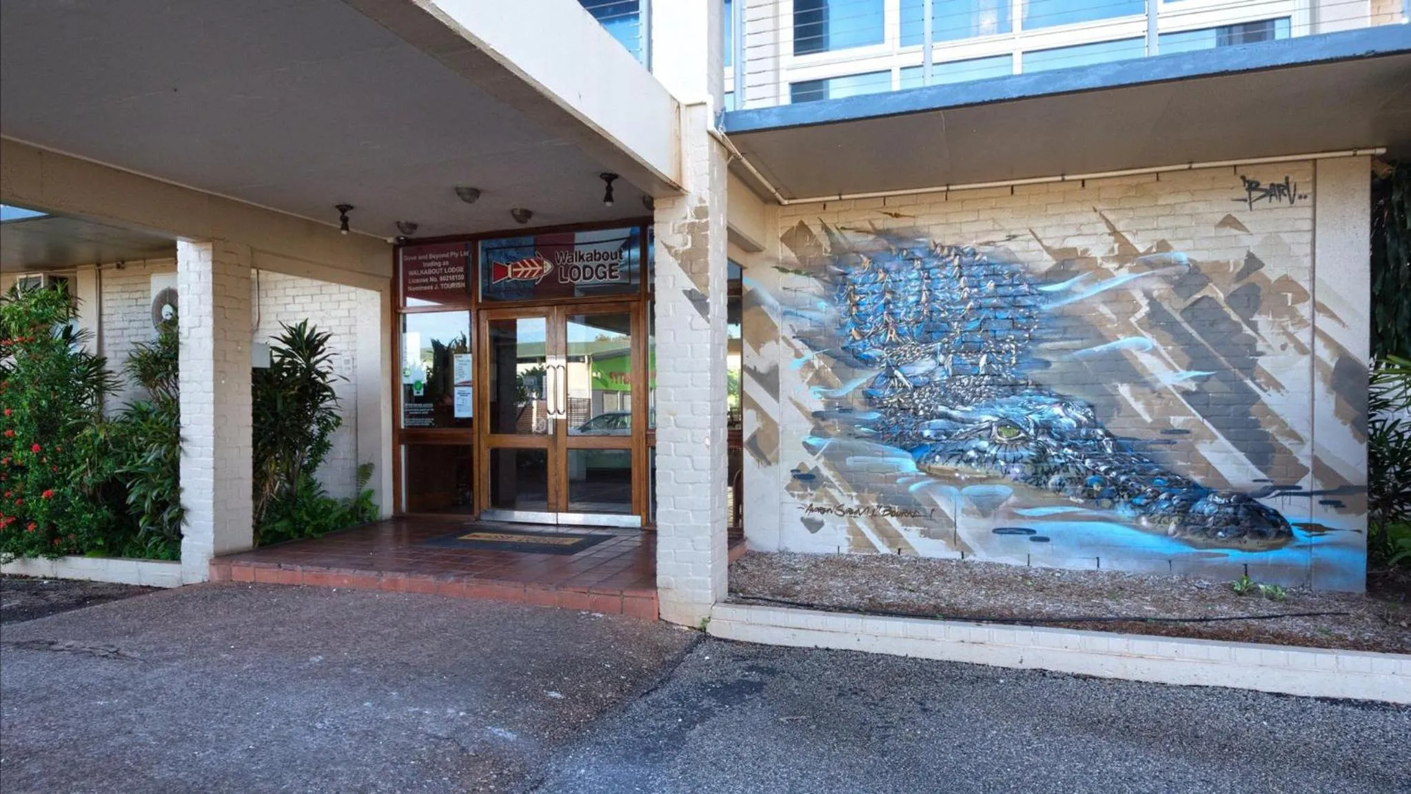 Facade/entrance in Walkabout Lodge