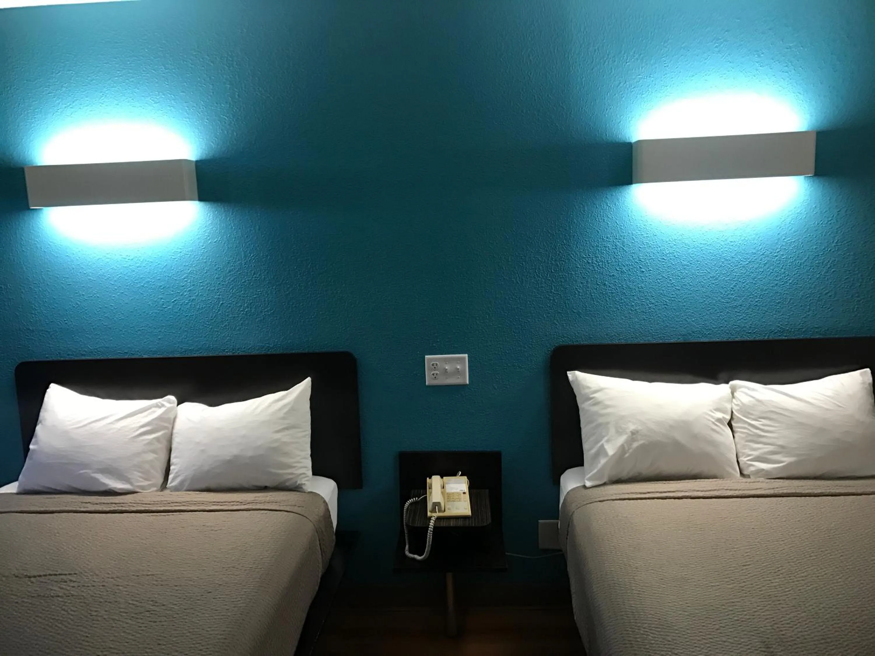 Bed in Motel 6-Raleigh, NC - North