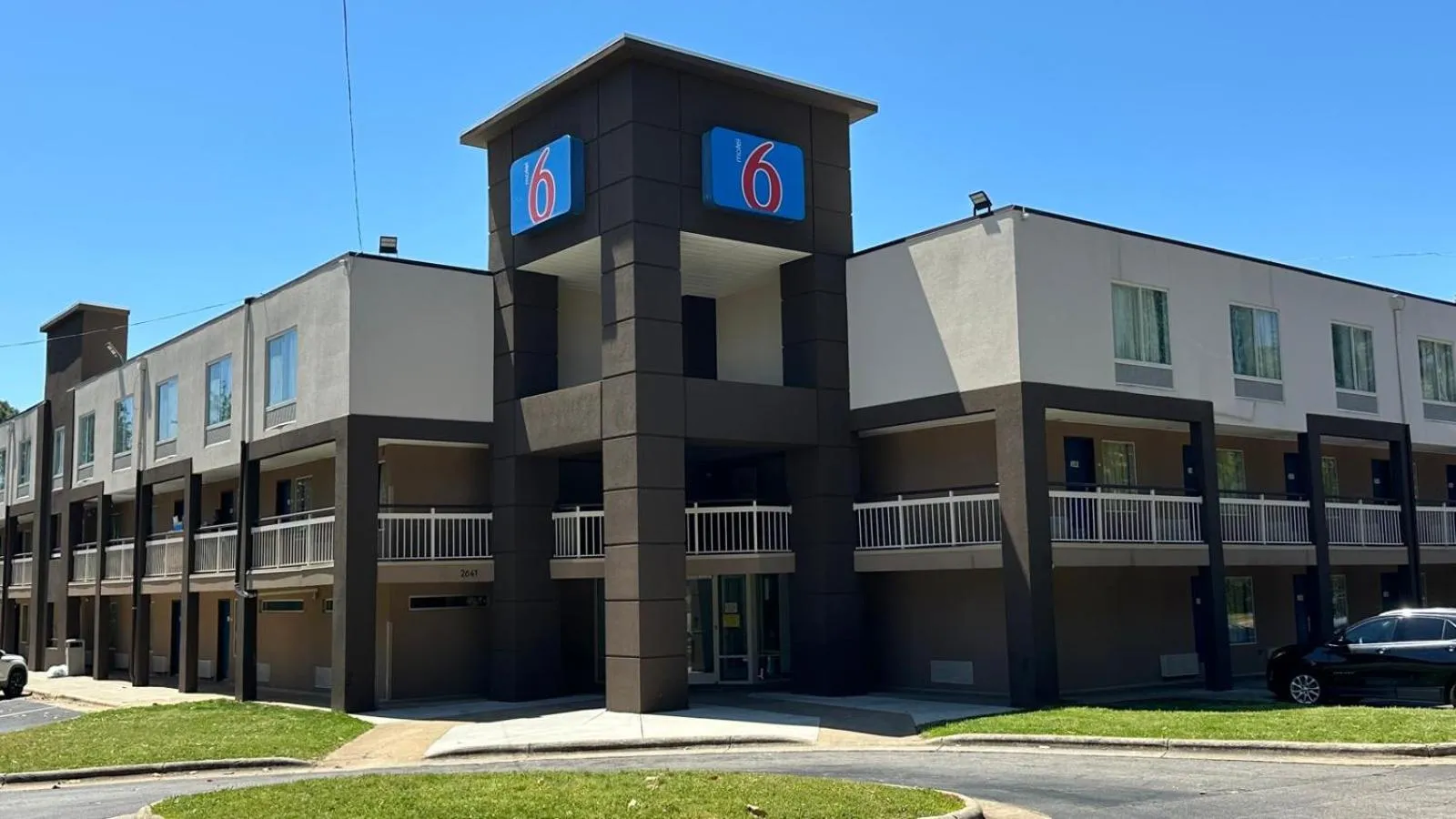 Property building in Motel 6-Raleigh, NC - North