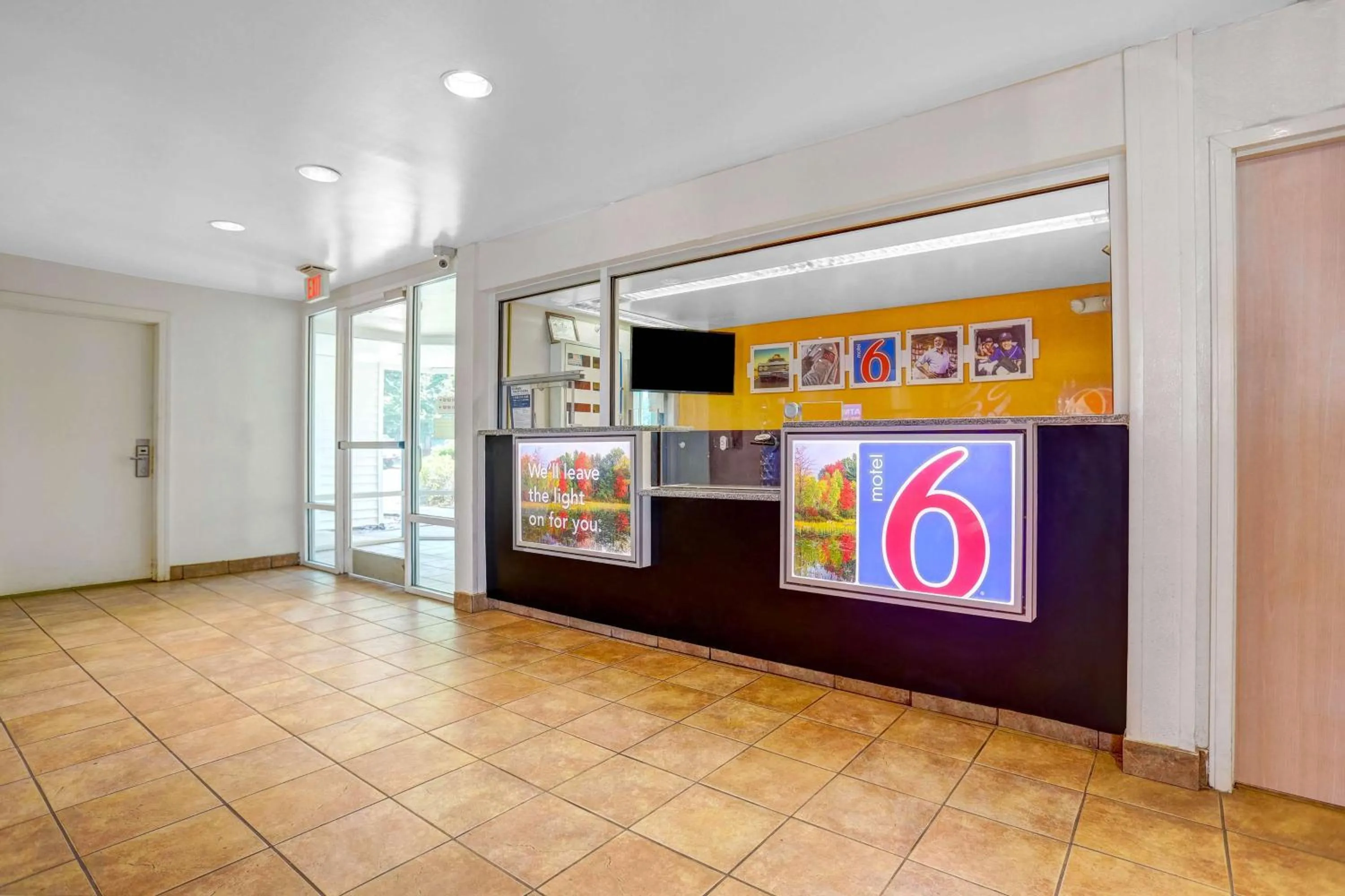 Lobby or reception in Motel 6-Raleigh, NC - North