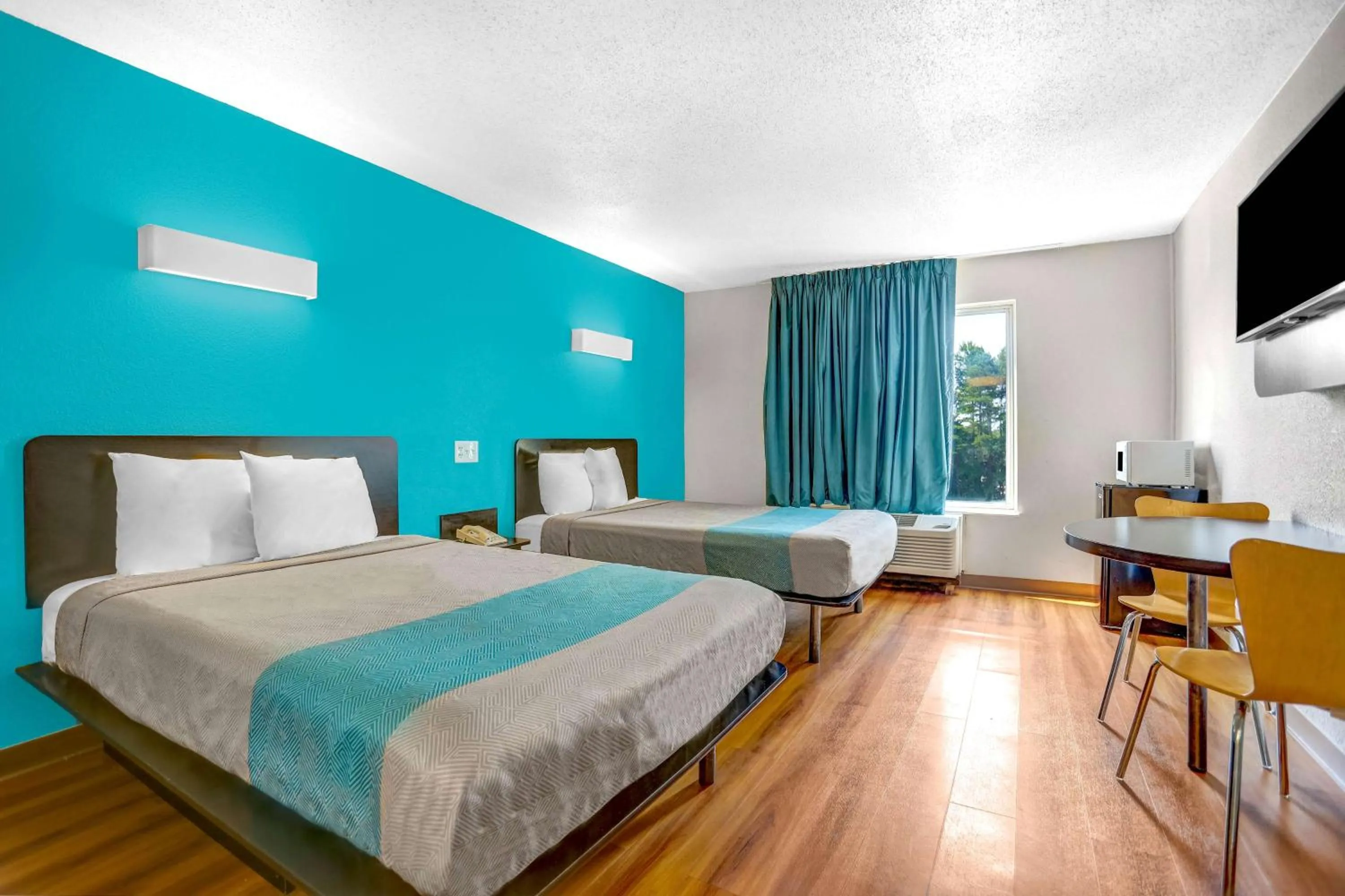 Photo of the whole room, Bed in Motel 6-Raleigh, NC - North