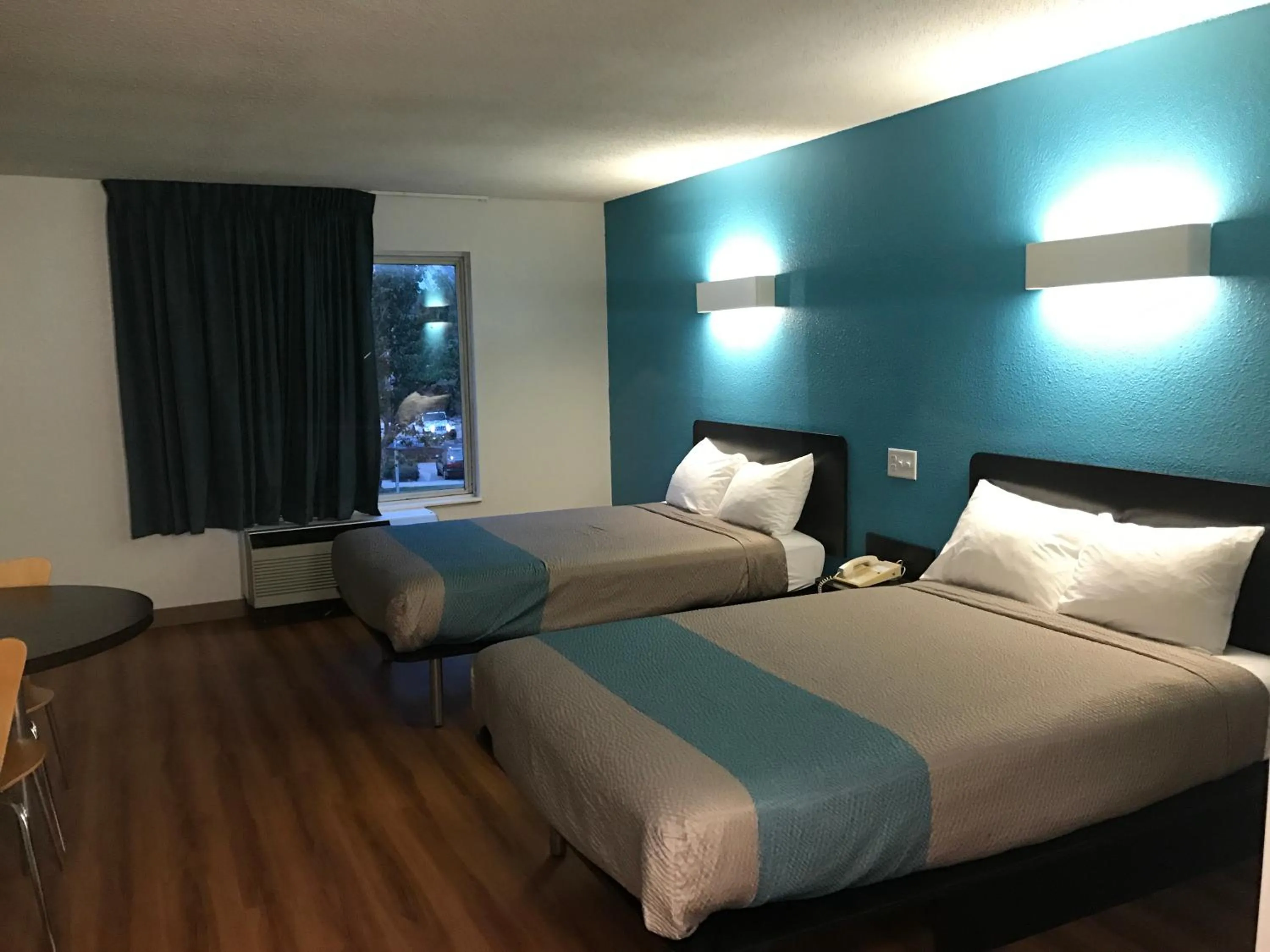 Photo of the whole room, Bed in Motel 6-Raleigh, NC - North