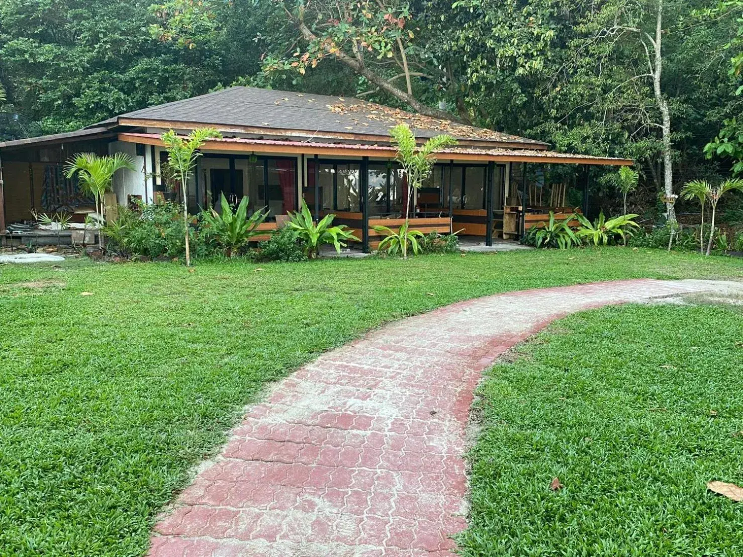 Beachfront Standard Suite in Mali Kradan Beachfront Standard Suite in Mali Kradan