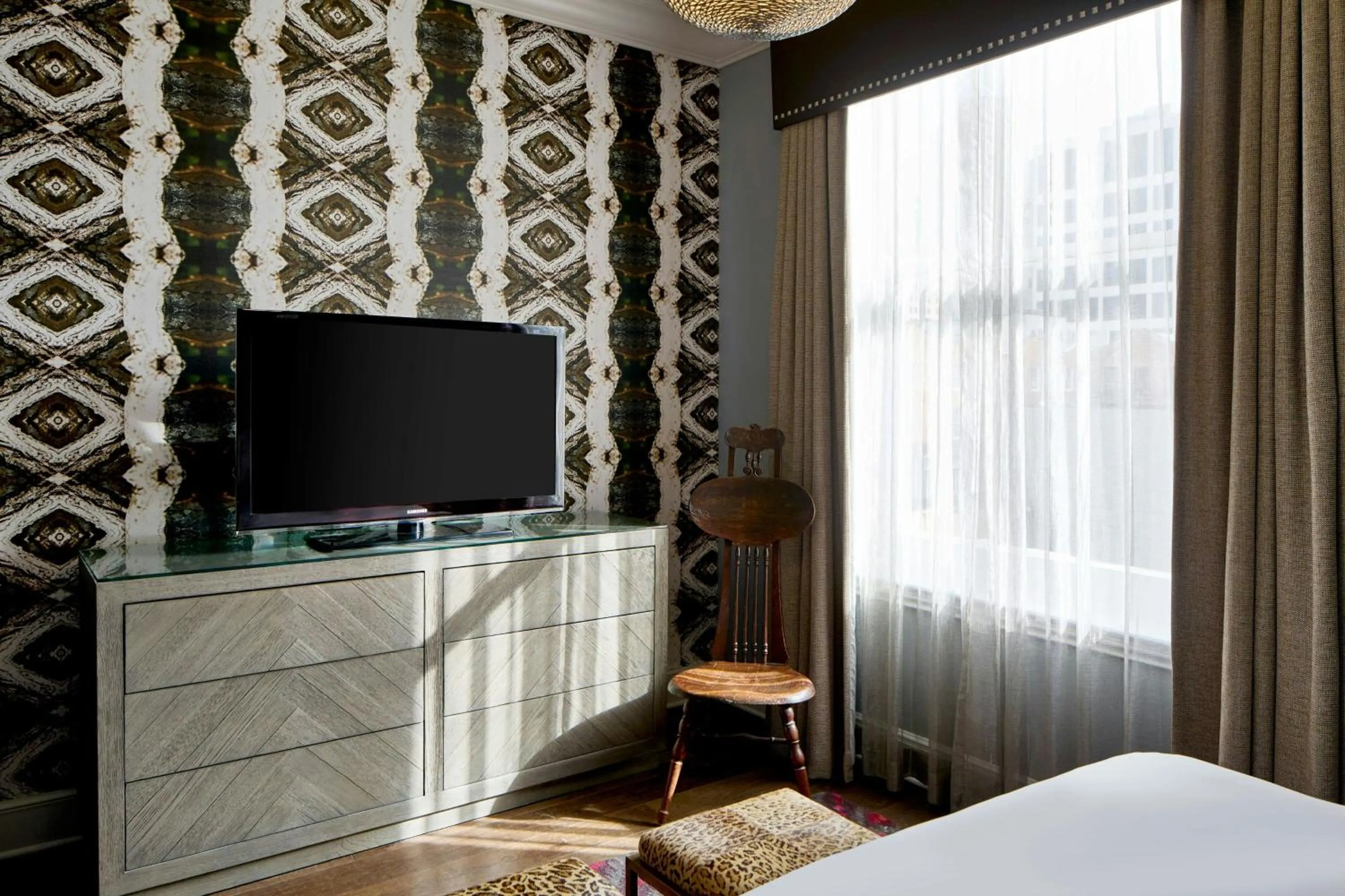 Photo of the whole room, Bed in Le Pavillon, New Orleans, a Tribute Portfolio Hotel