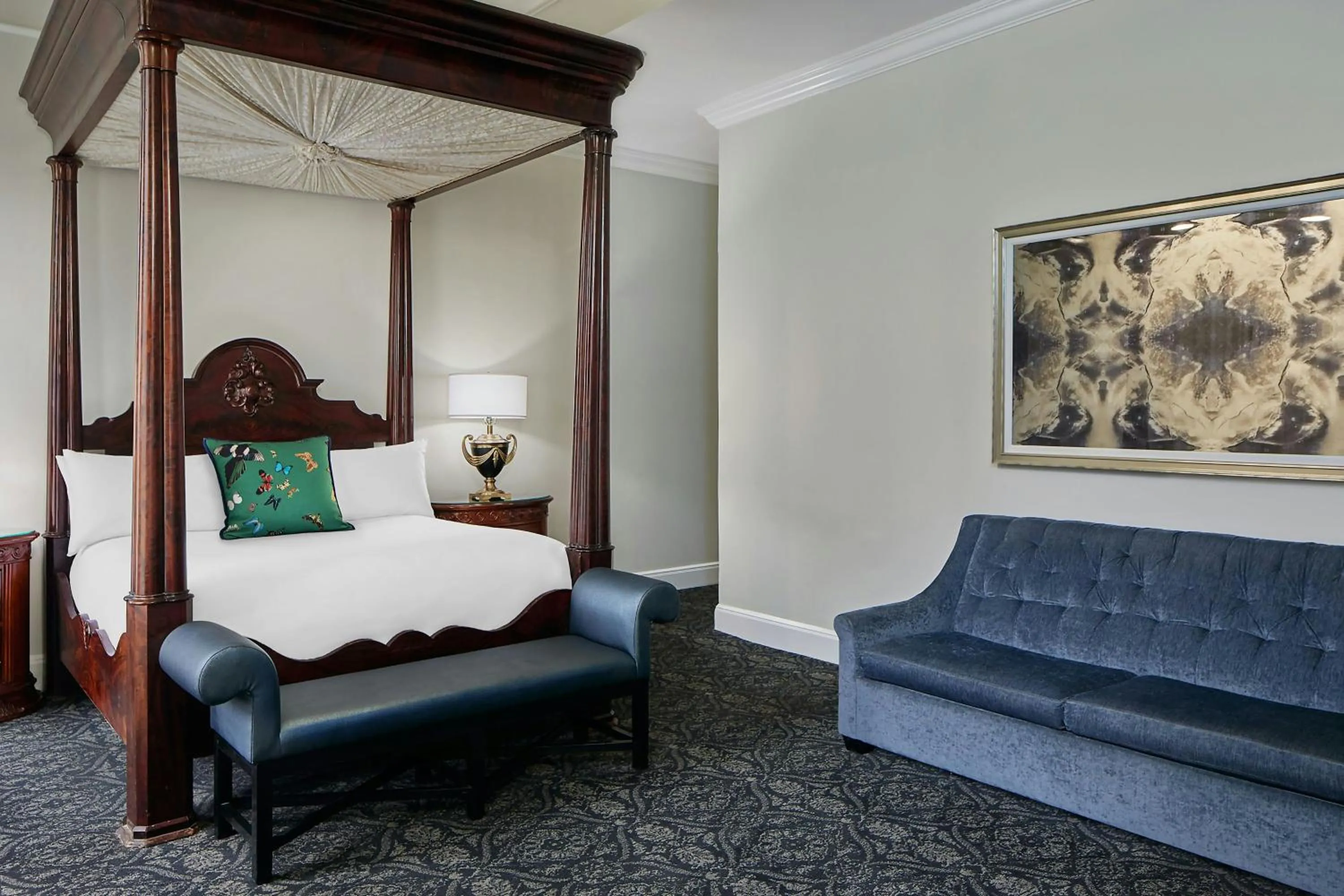 Photo of the whole room, Bed in Le Pavillon, New Orleans, a Tribute Portfolio Hotel