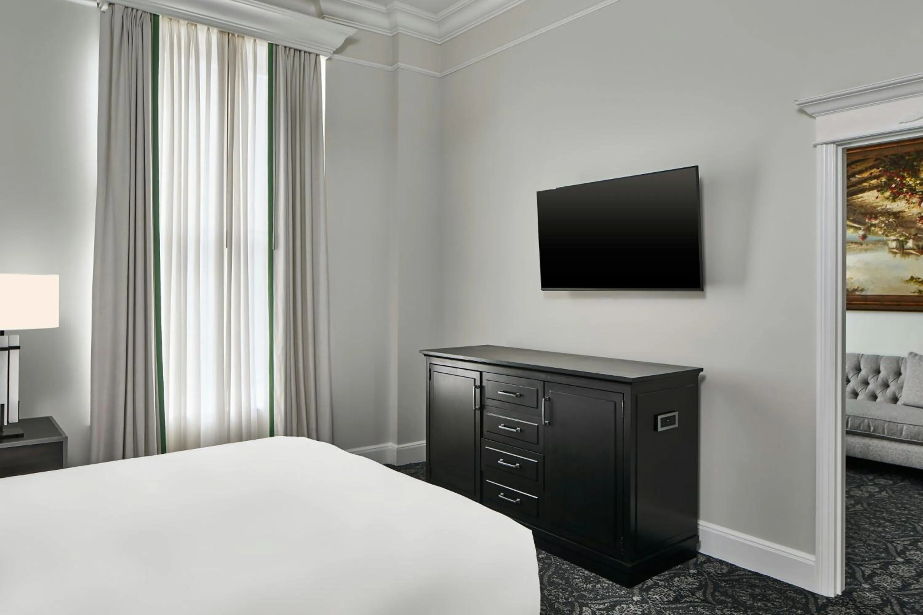 Photo of the whole room, Bed in Le Pavillon, New Orleans, a Tribute Portfolio Hotel