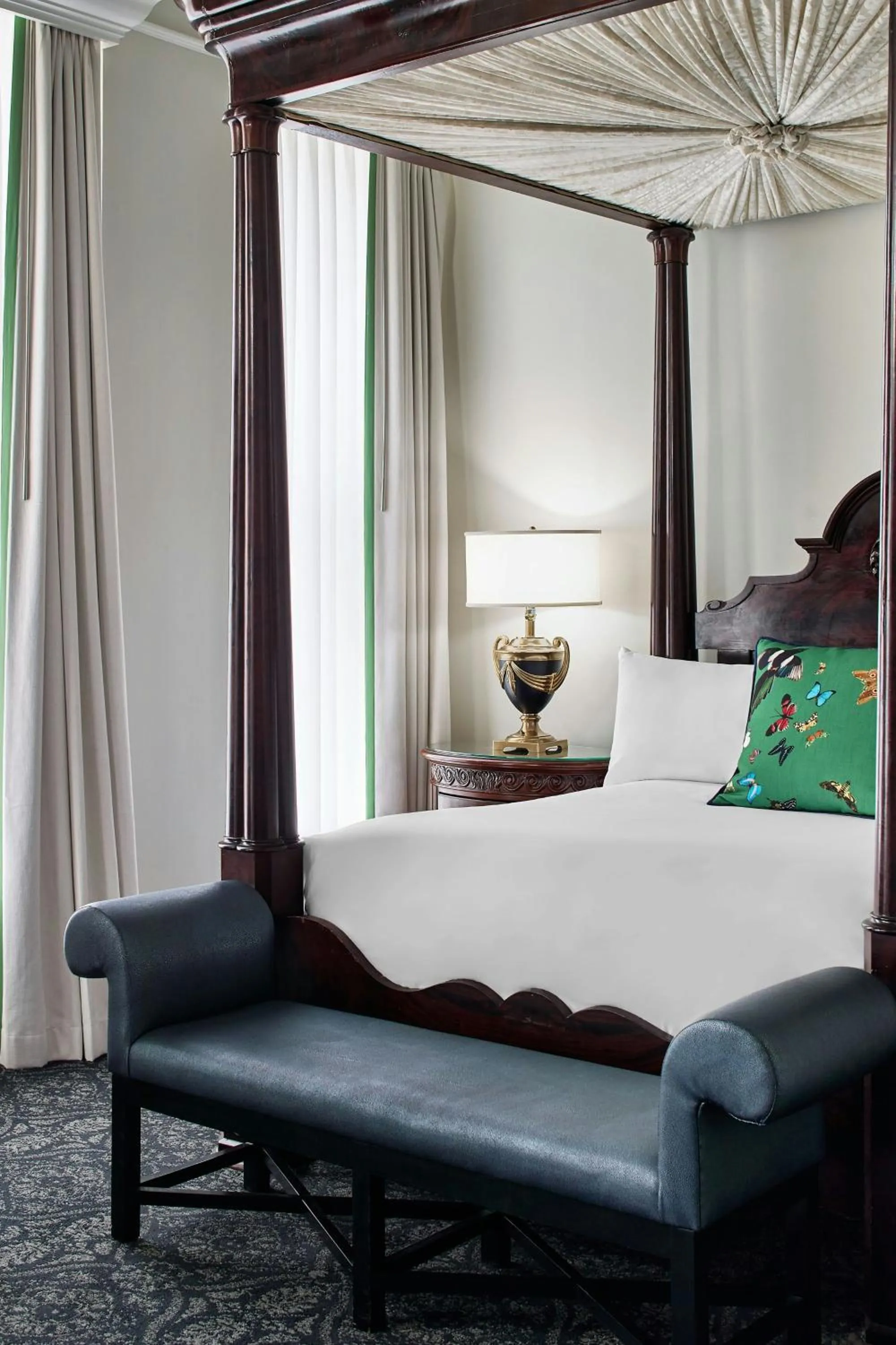 Photo of the whole room, Bed in Le Pavillon, New Orleans, a Tribute Portfolio Hotel