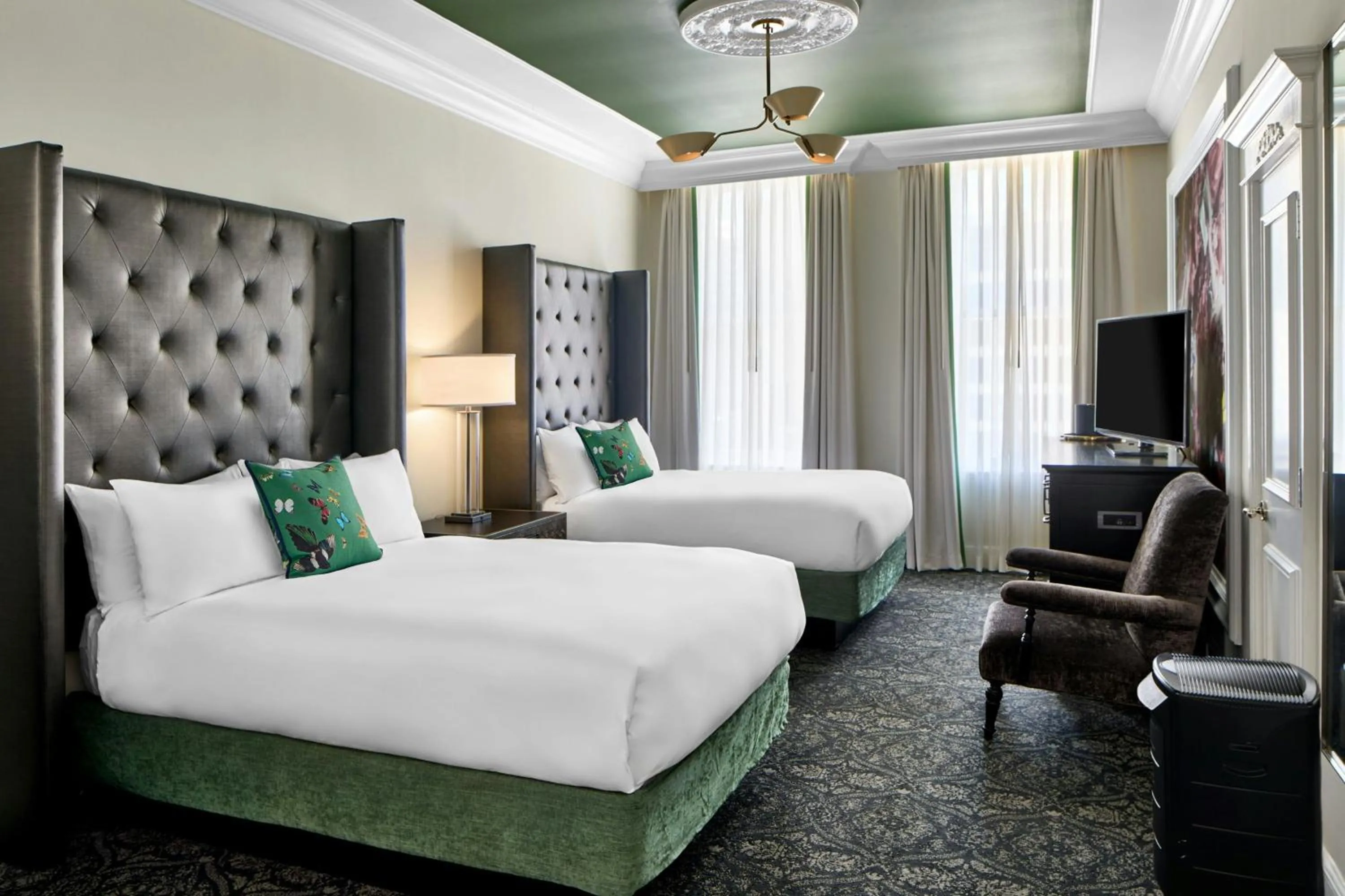 Photo of the whole room, Bed in Le Pavillon, New Orleans, a Tribute Portfolio Hotel