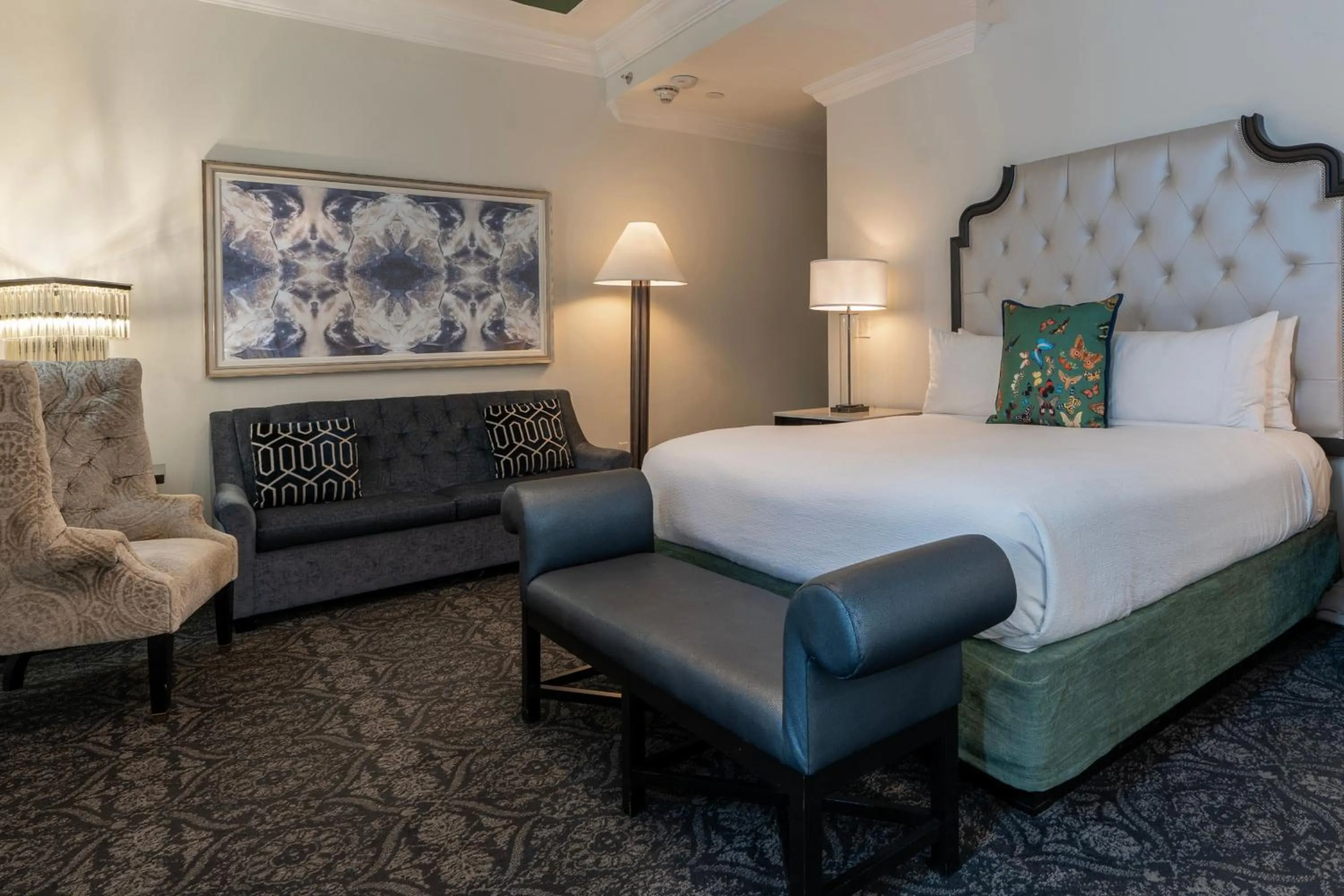 Photo of the whole room, Bed in Le Pavillon, New Orleans, a Tribute Portfolio Hotel