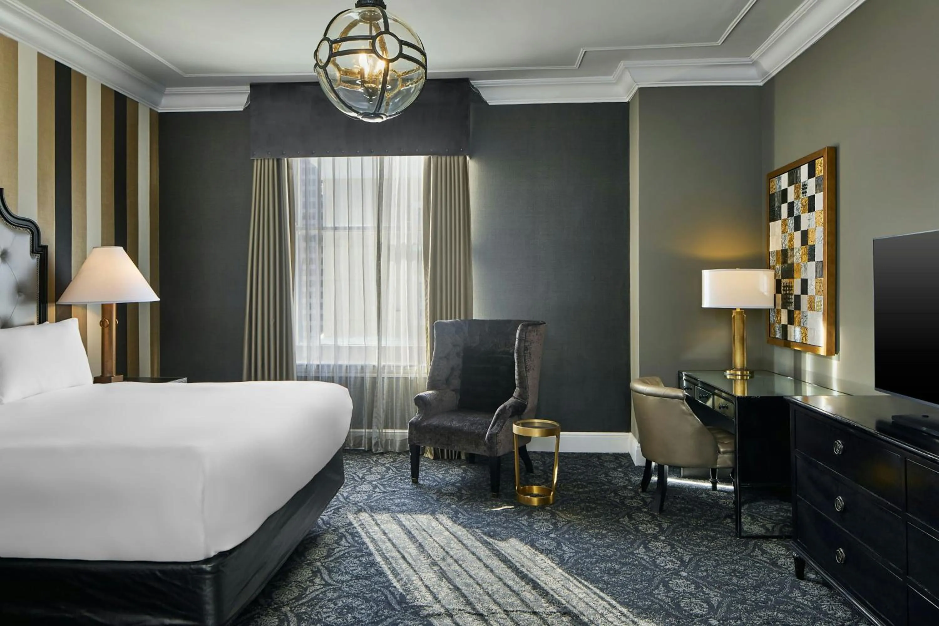 Photo of the whole room, Bed in Le Pavillon, New Orleans, a Tribute Portfolio Hotel