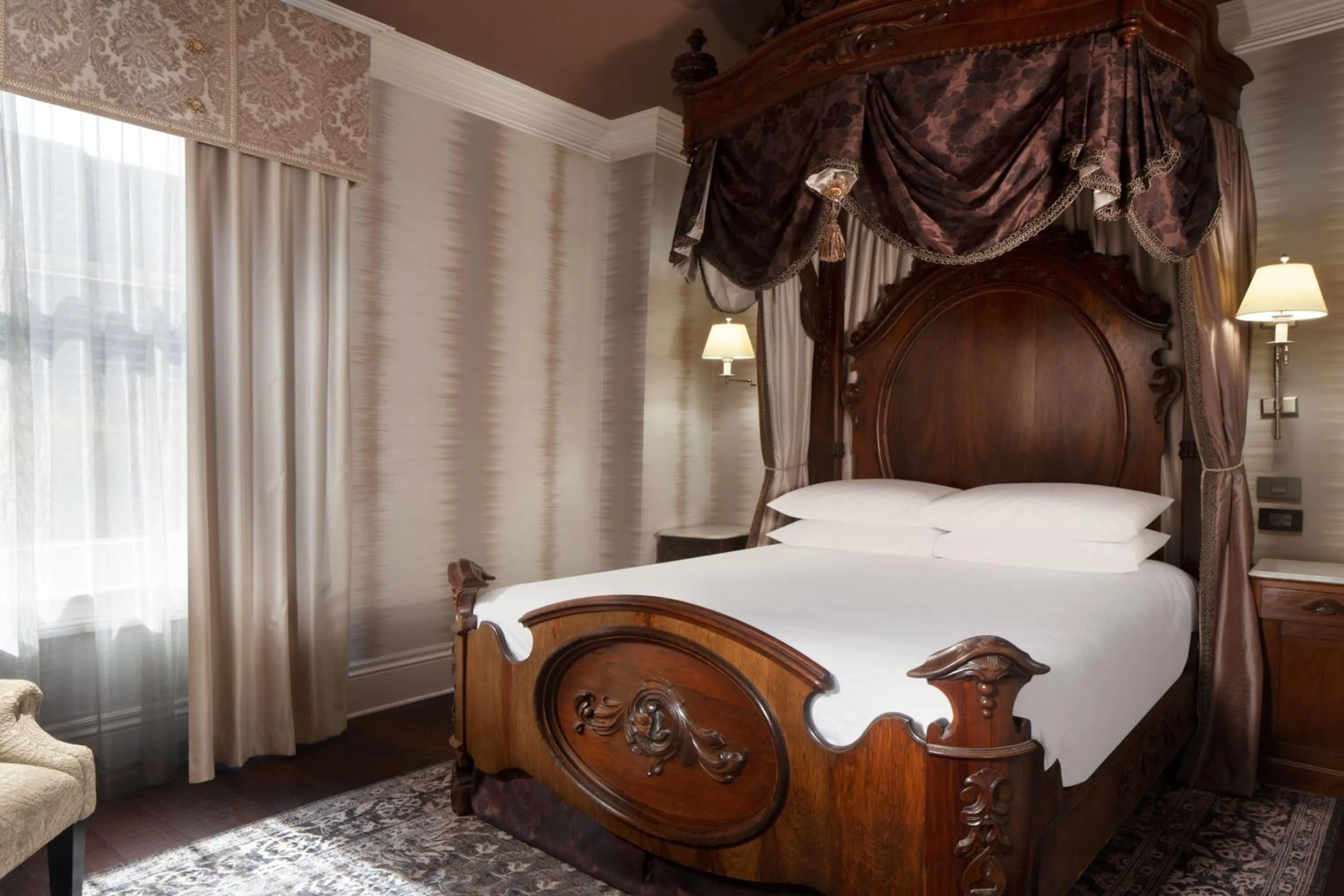 Photo of the whole room, Bed in Le Pavillon, New Orleans, a Tribute Portfolio Hotel