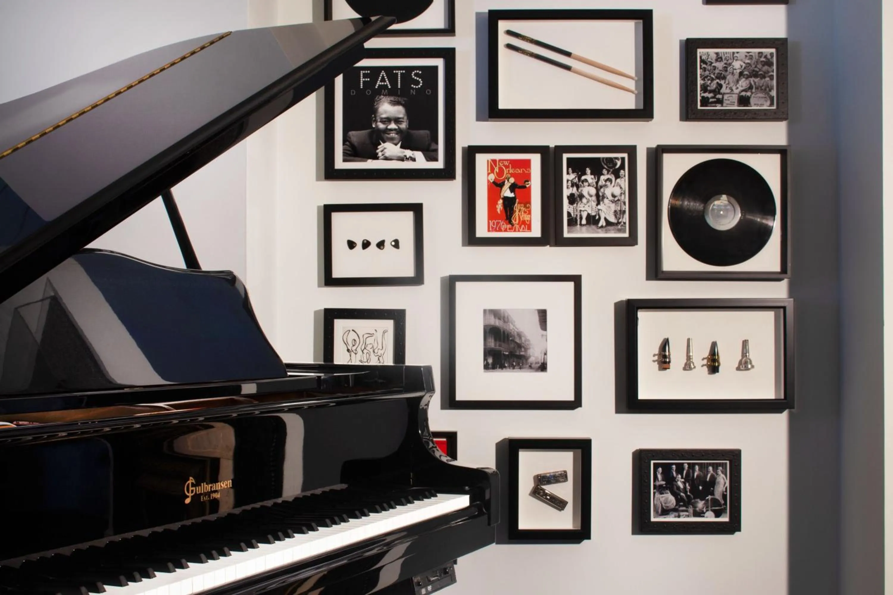 Photo of the whole room in Le Pavillon, New Orleans, a Tribute Portfolio Hotel