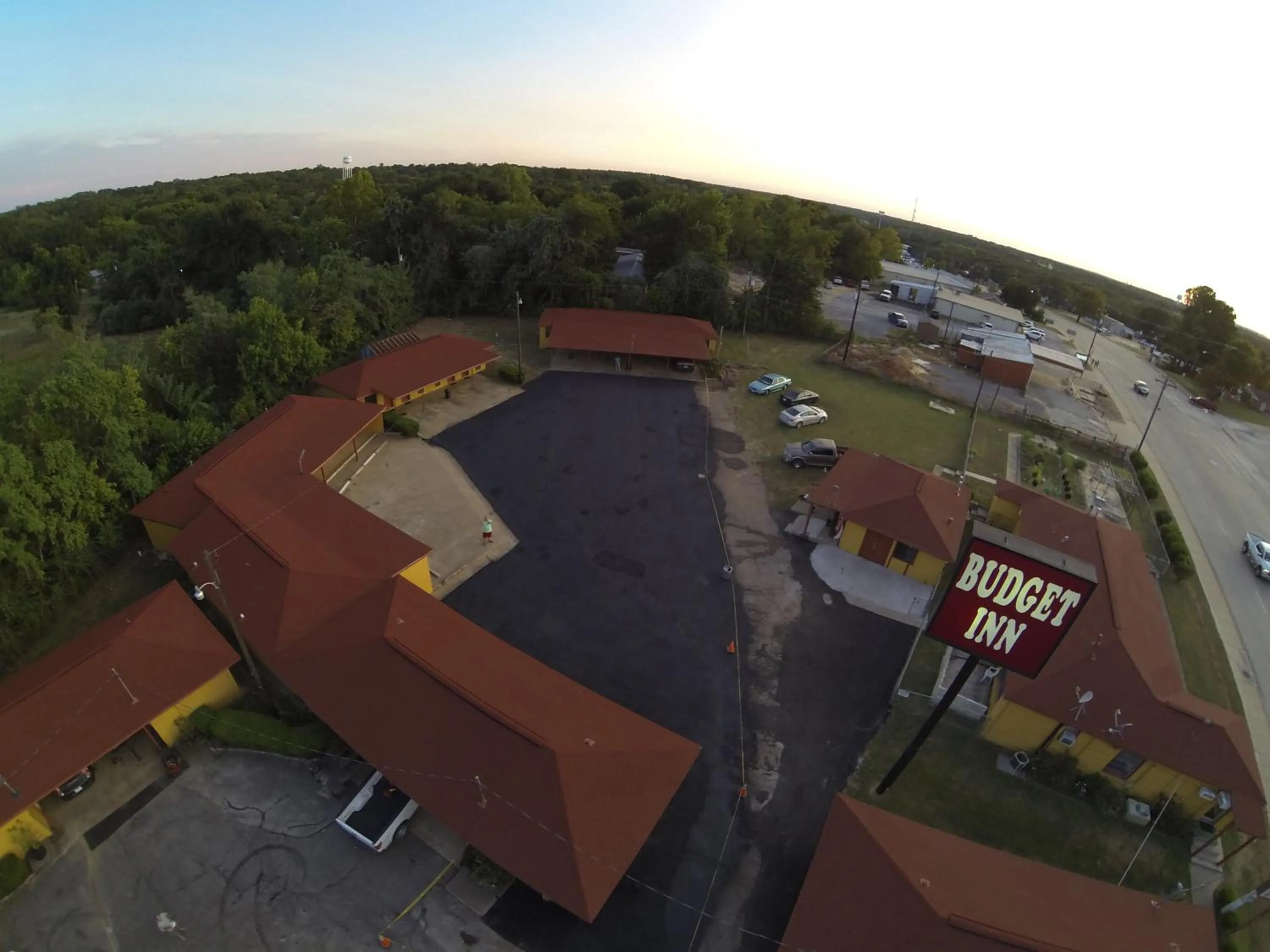 Property building in Budget Inn Buffalo