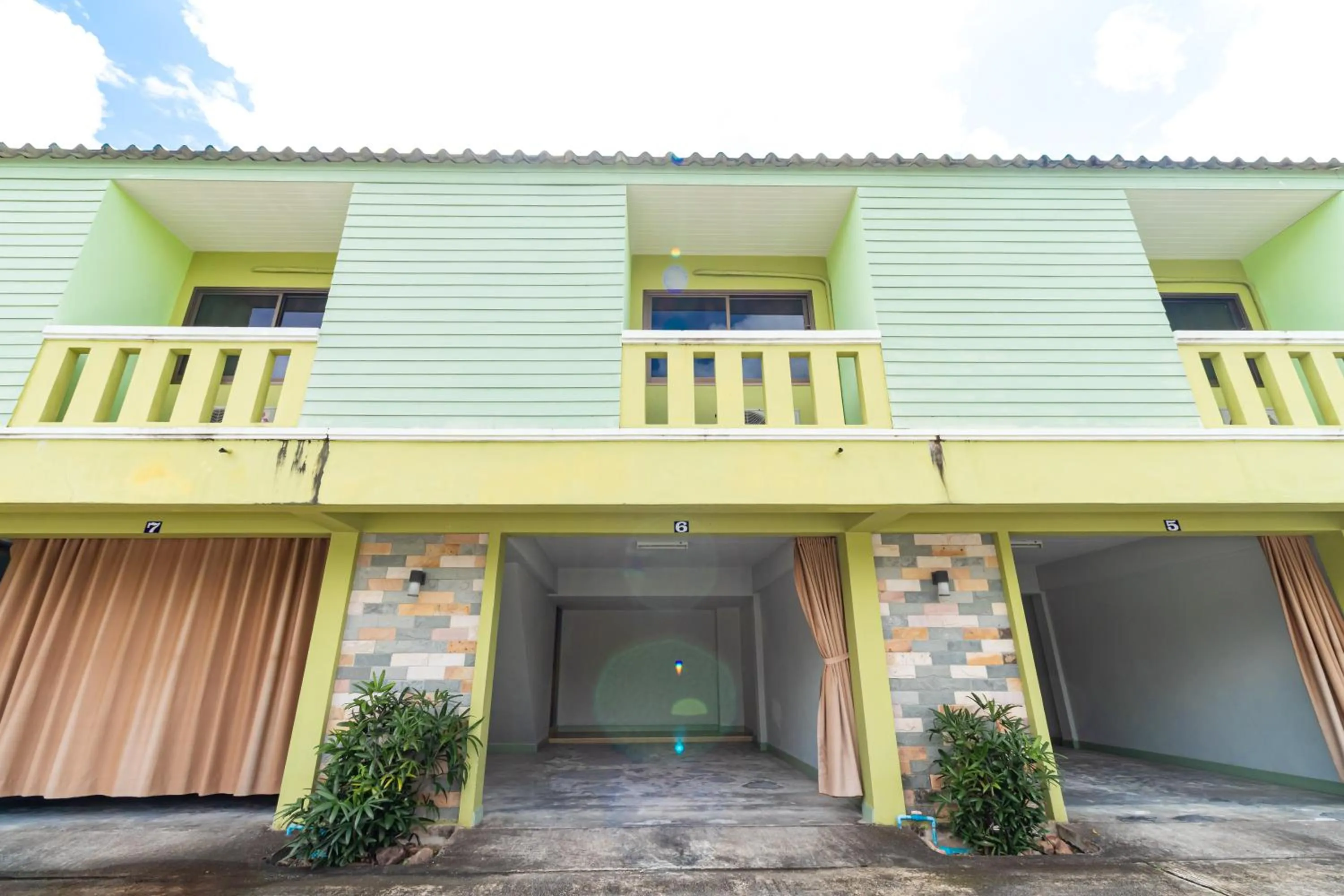 Facade/entrance in Khum Suk Resort