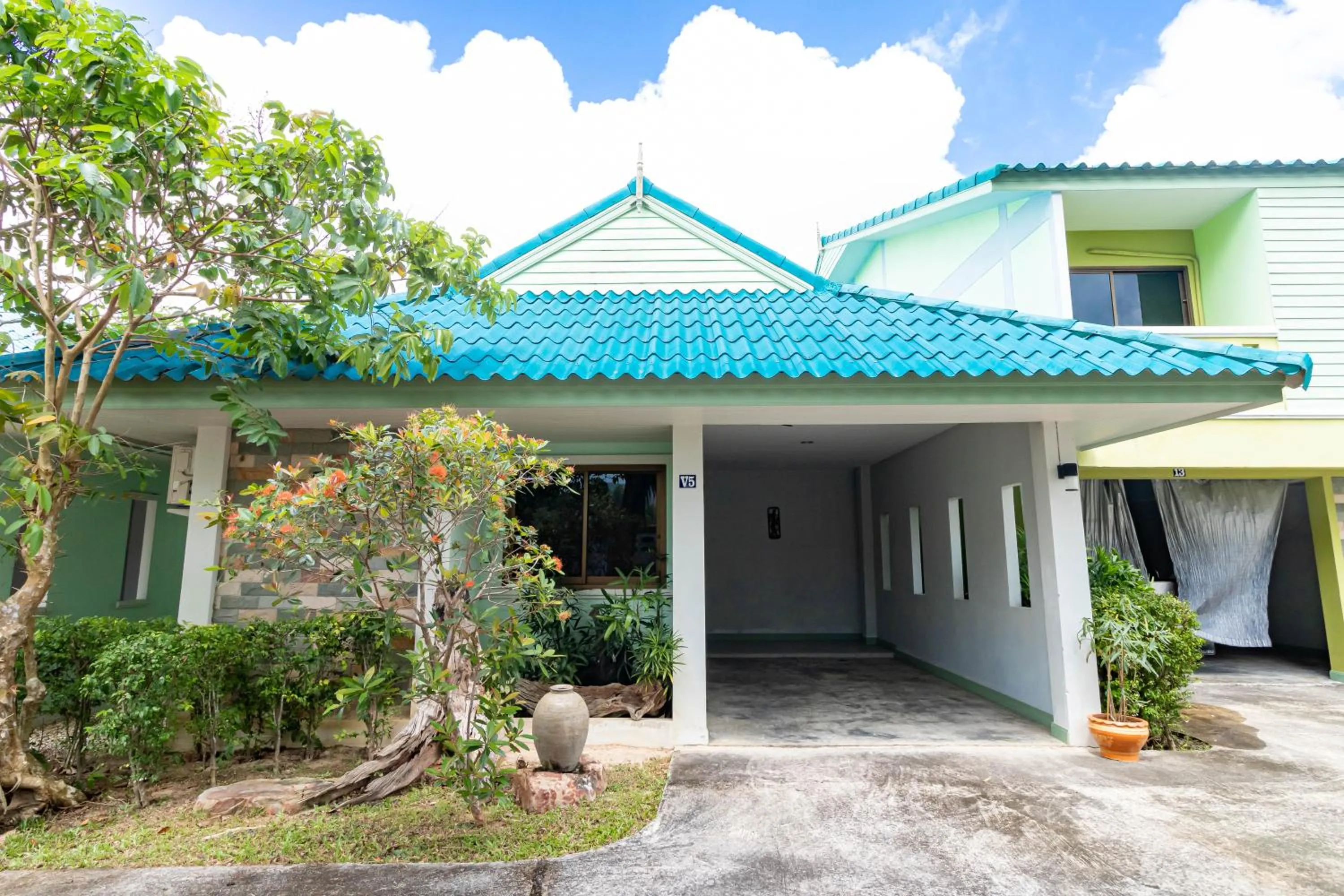 Property building in Khum Suk Resort