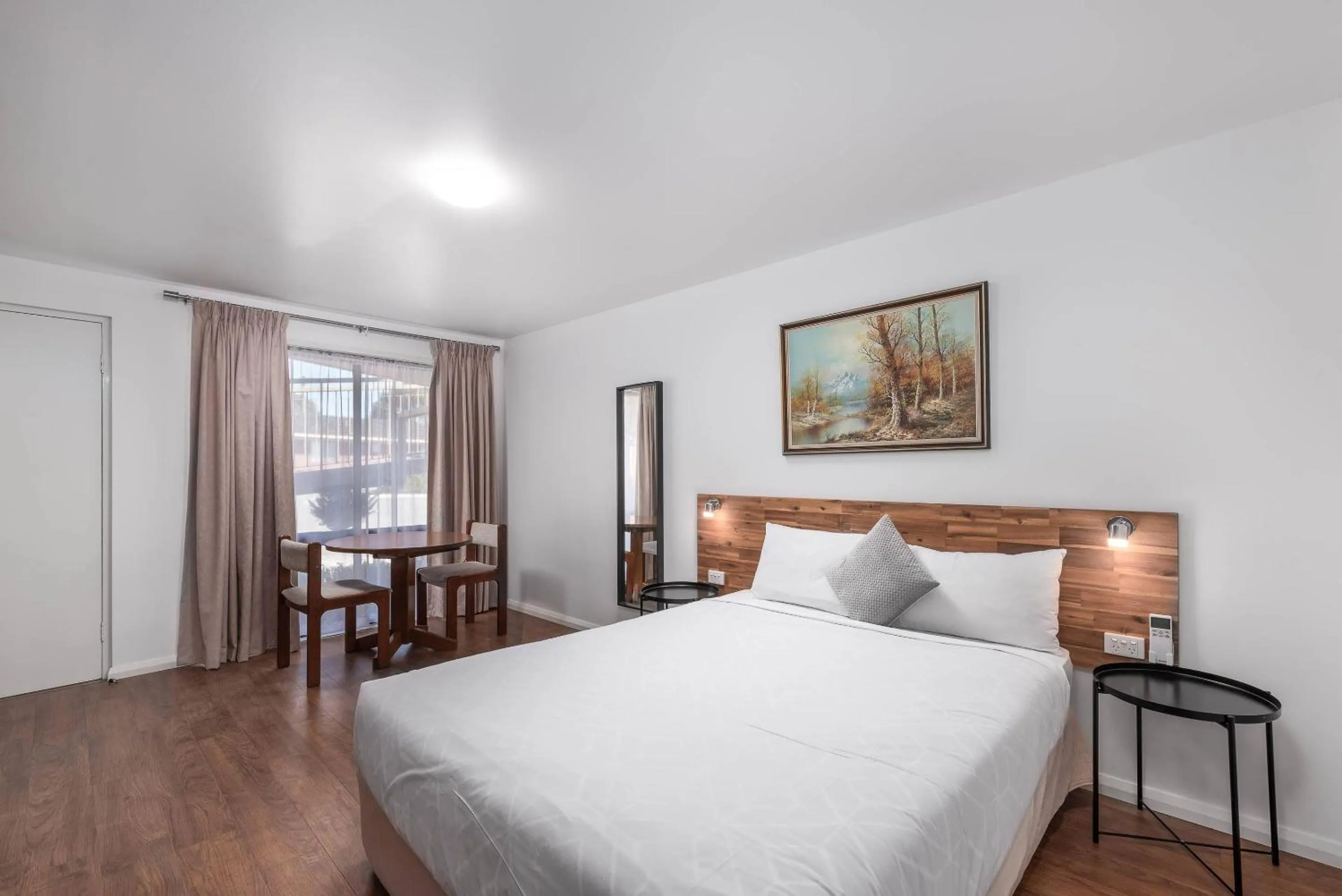 Bedroom, Bed in Econo Lodge Lilydale