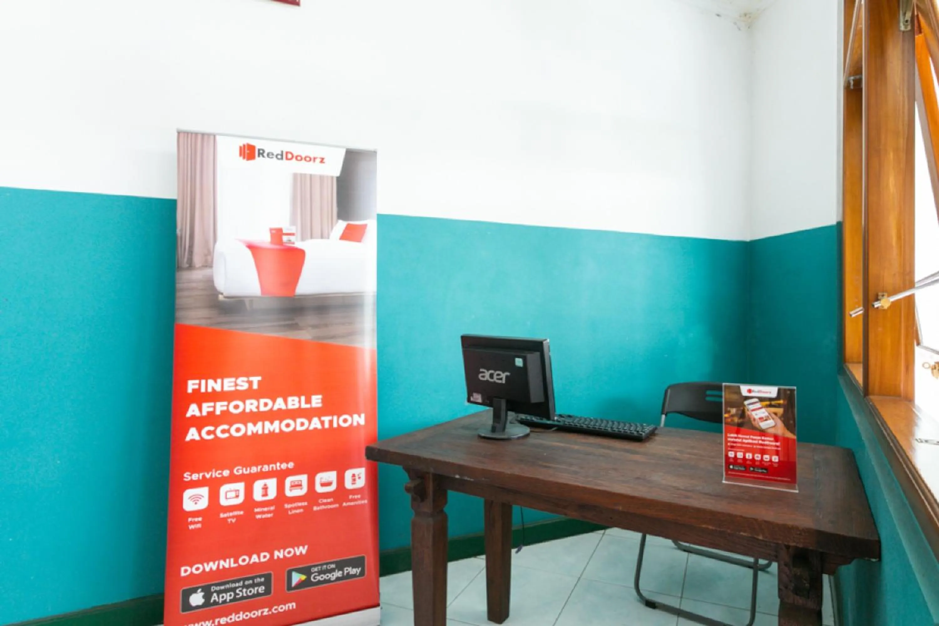 Lobby or reception in RedDoorz Syariah near Alun Alun Magelang Bayeman