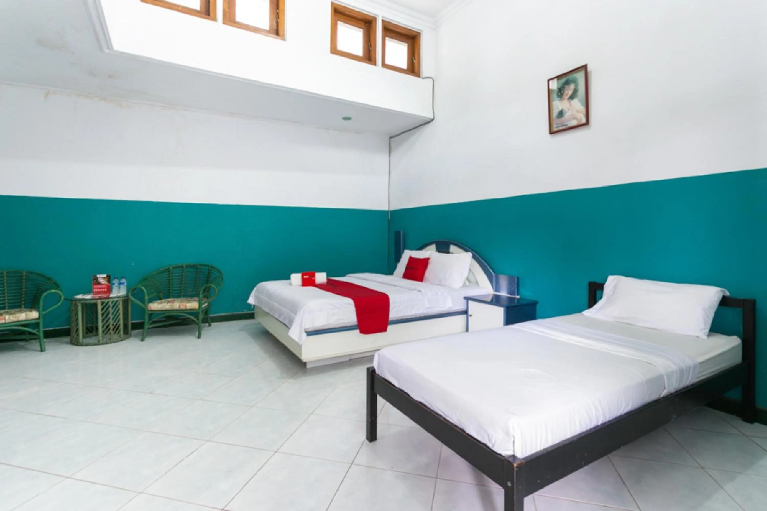 Bedroom, Bed in RedDoorz Syariah near Alun Alun Magelang Bayeman